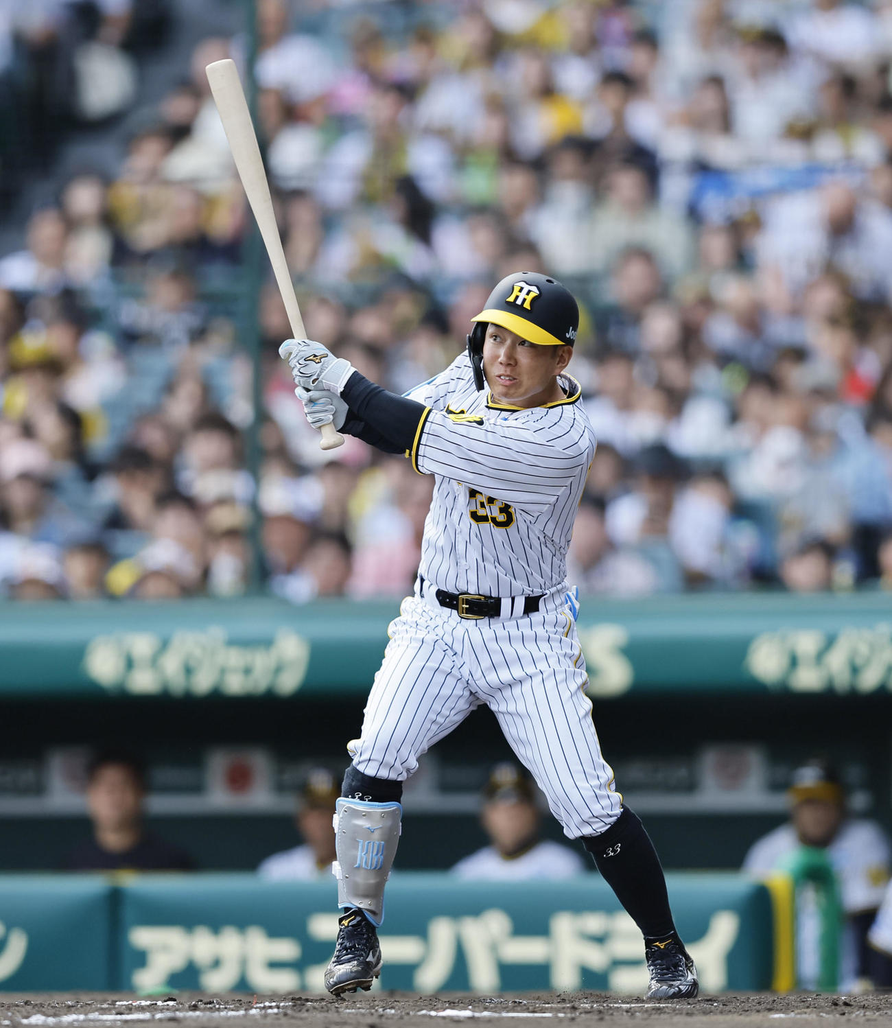 阪神対ヤクルト　4回裏阪神1死、糸原は左前打を放つ（撮影・藤尾明華）