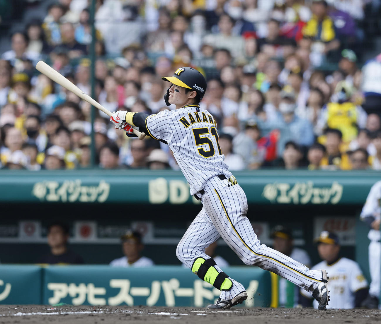 阪神対ヤクルト　5回裏阪神無死三塁、中野は中犠飛を放つ（撮影・藤尾明華）