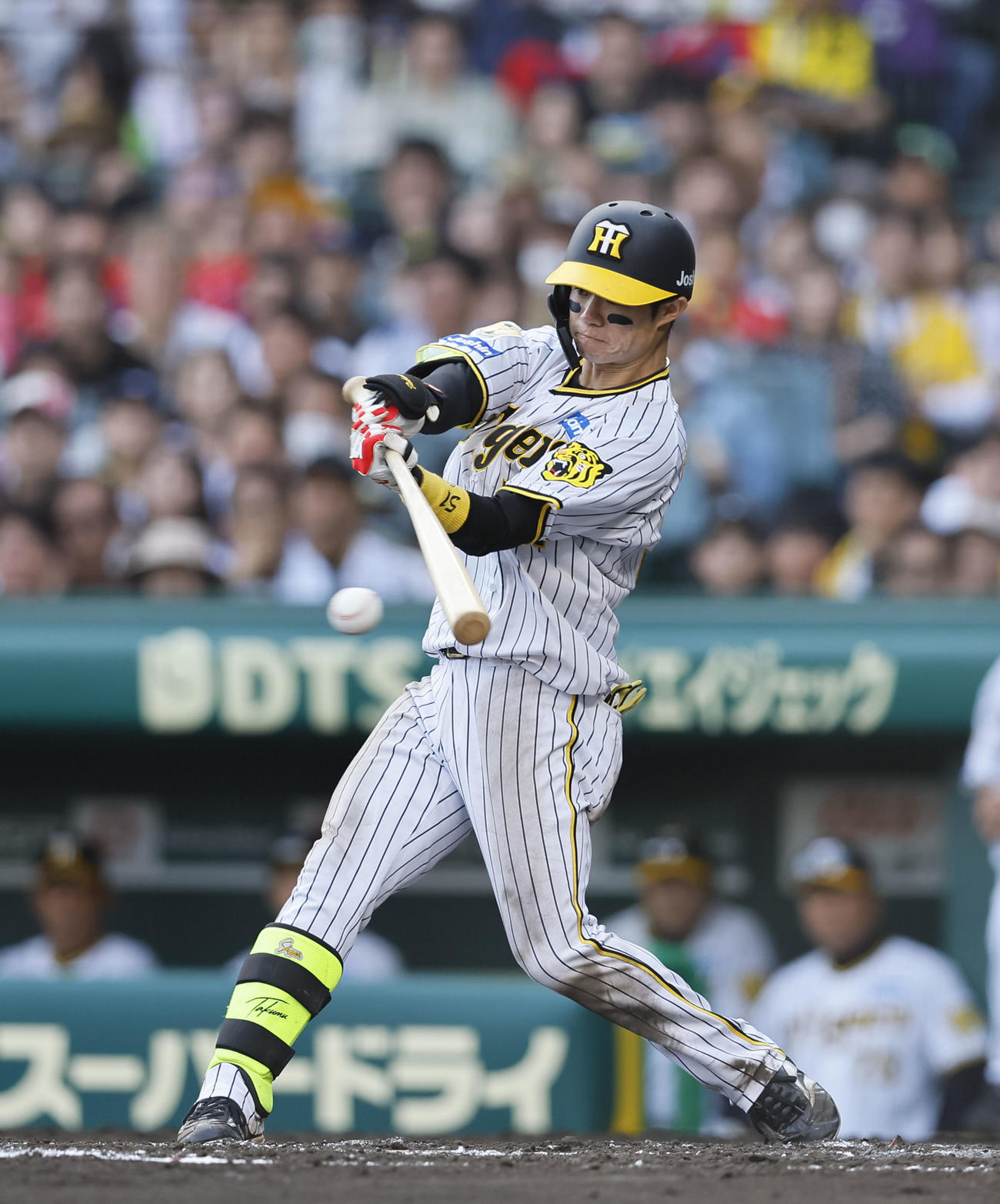 阪神対ヤクルト　7回裏阪神2死、中野は中前打を放つ（撮影・藤尾明華）