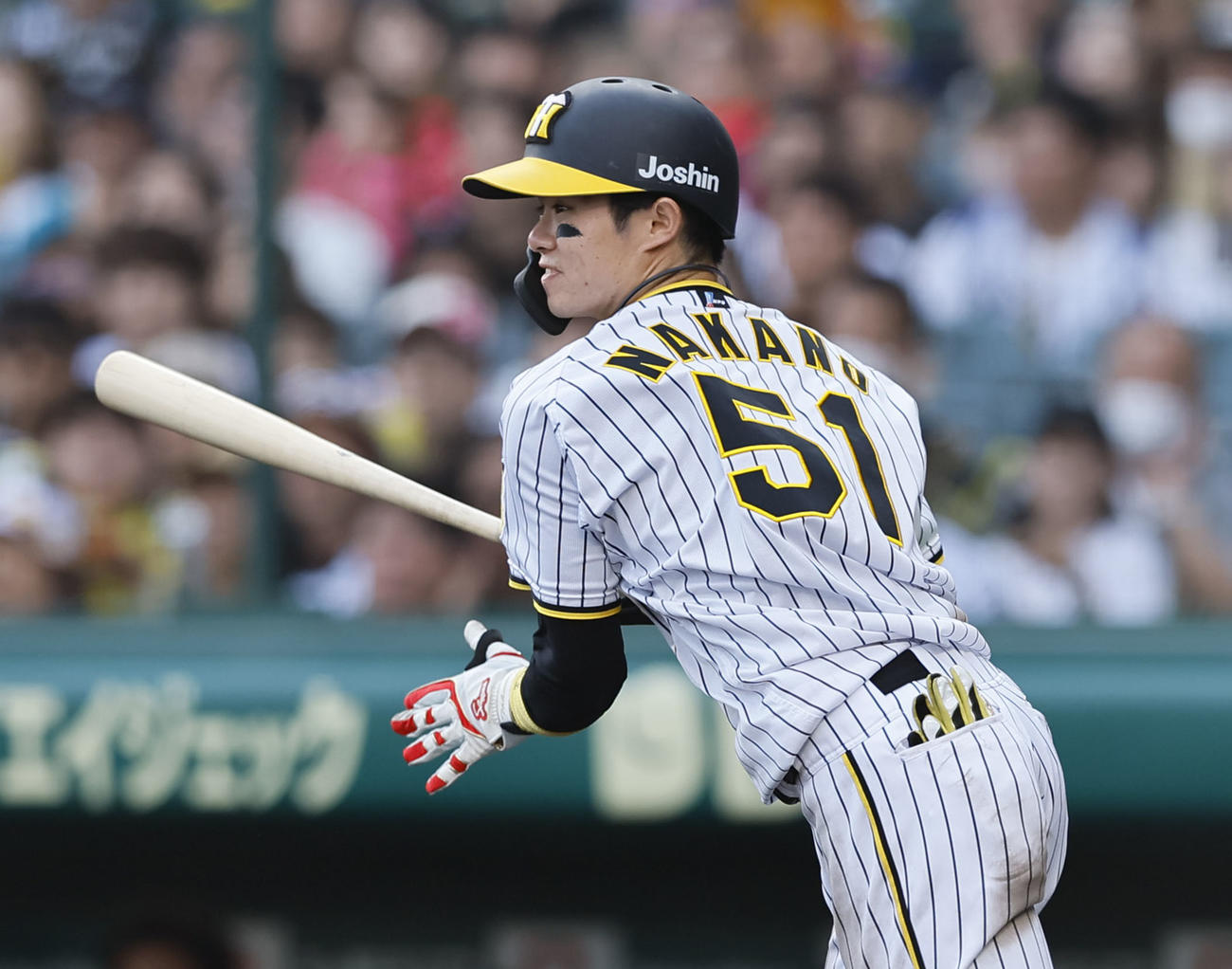 阪神対ヤクルト　7回裏阪神2死、中野は中前打を放つ（撮影・藤尾明華）