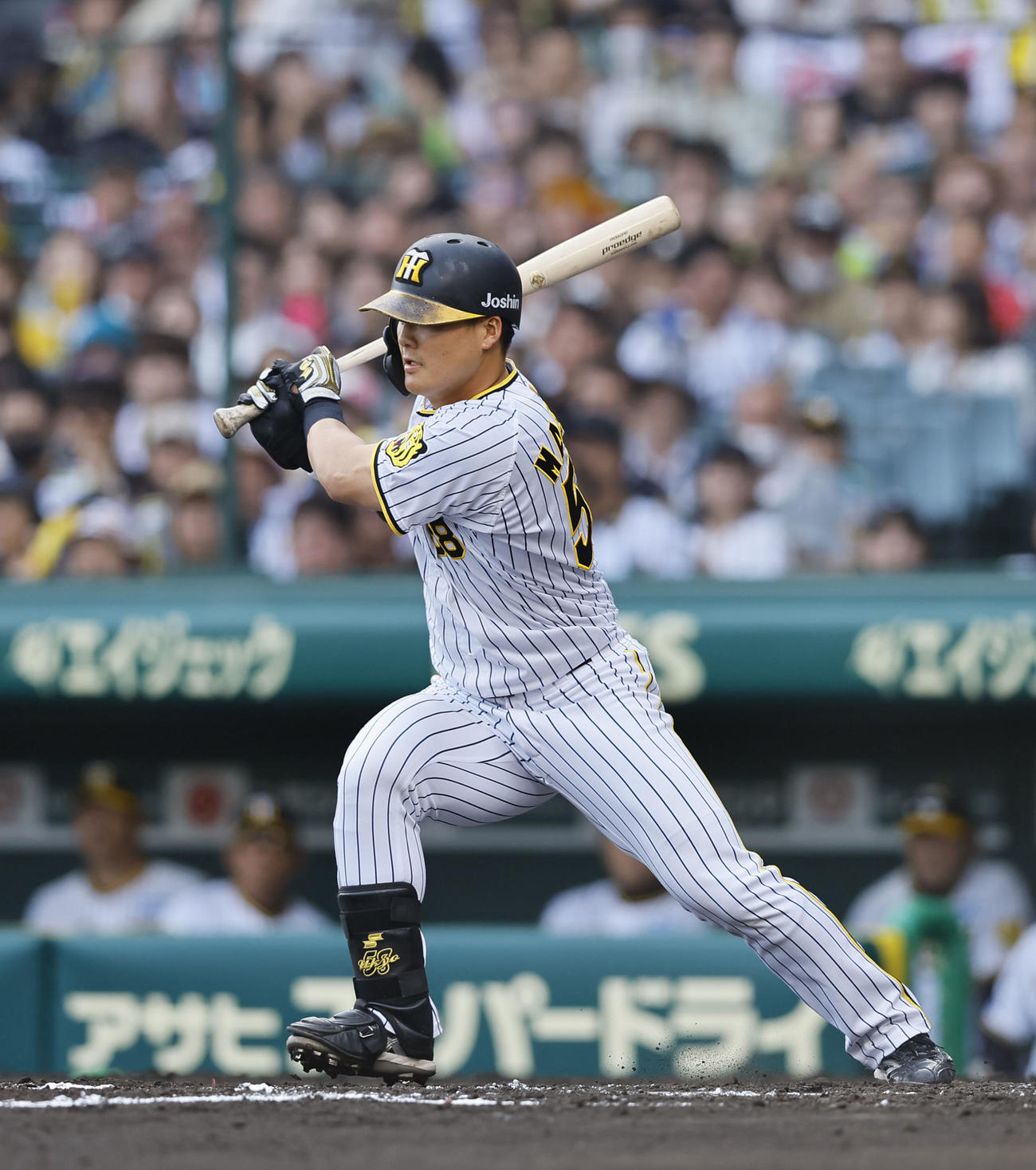 阪神対ヤクルト　7回裏阪神無死、代打前川は中前打を放つ（撮影・藤尾明華）