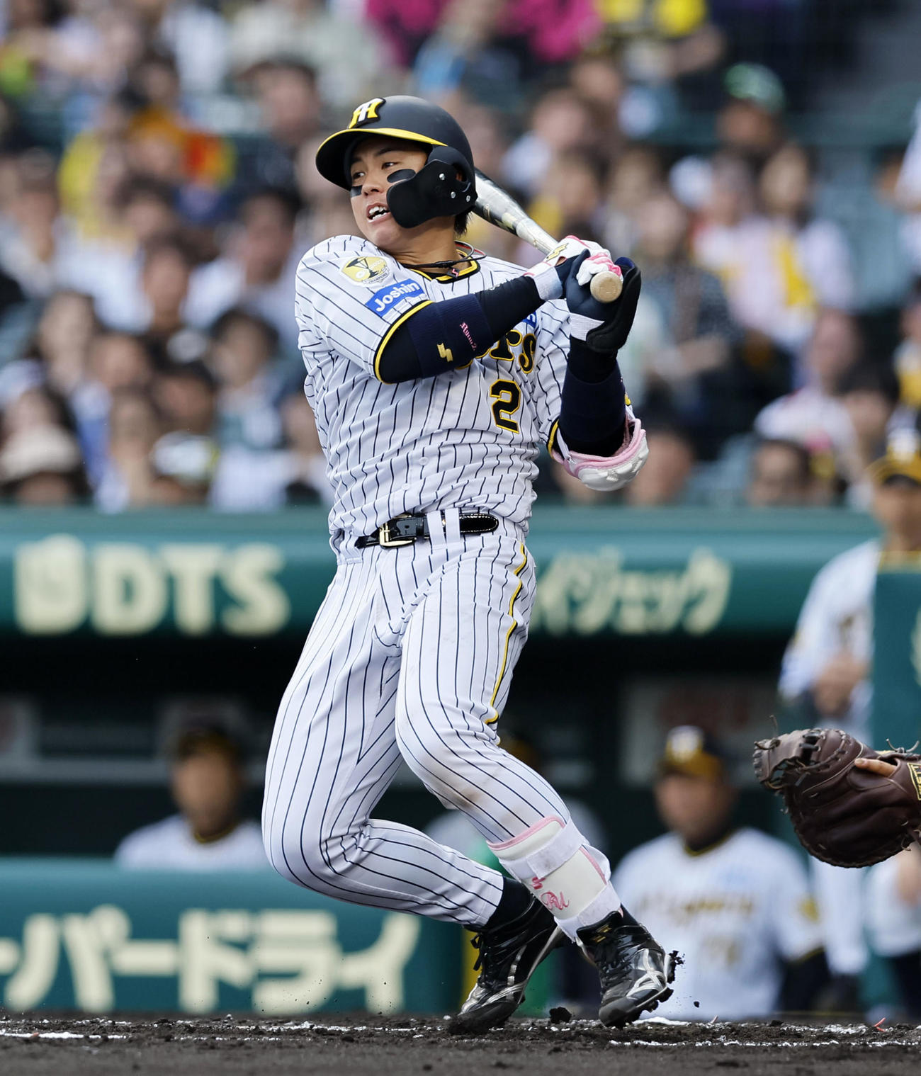 阪神対ヤクルト　6回裏阪神2死、梅野は左前打を放つ（撮影・藤尾明華）