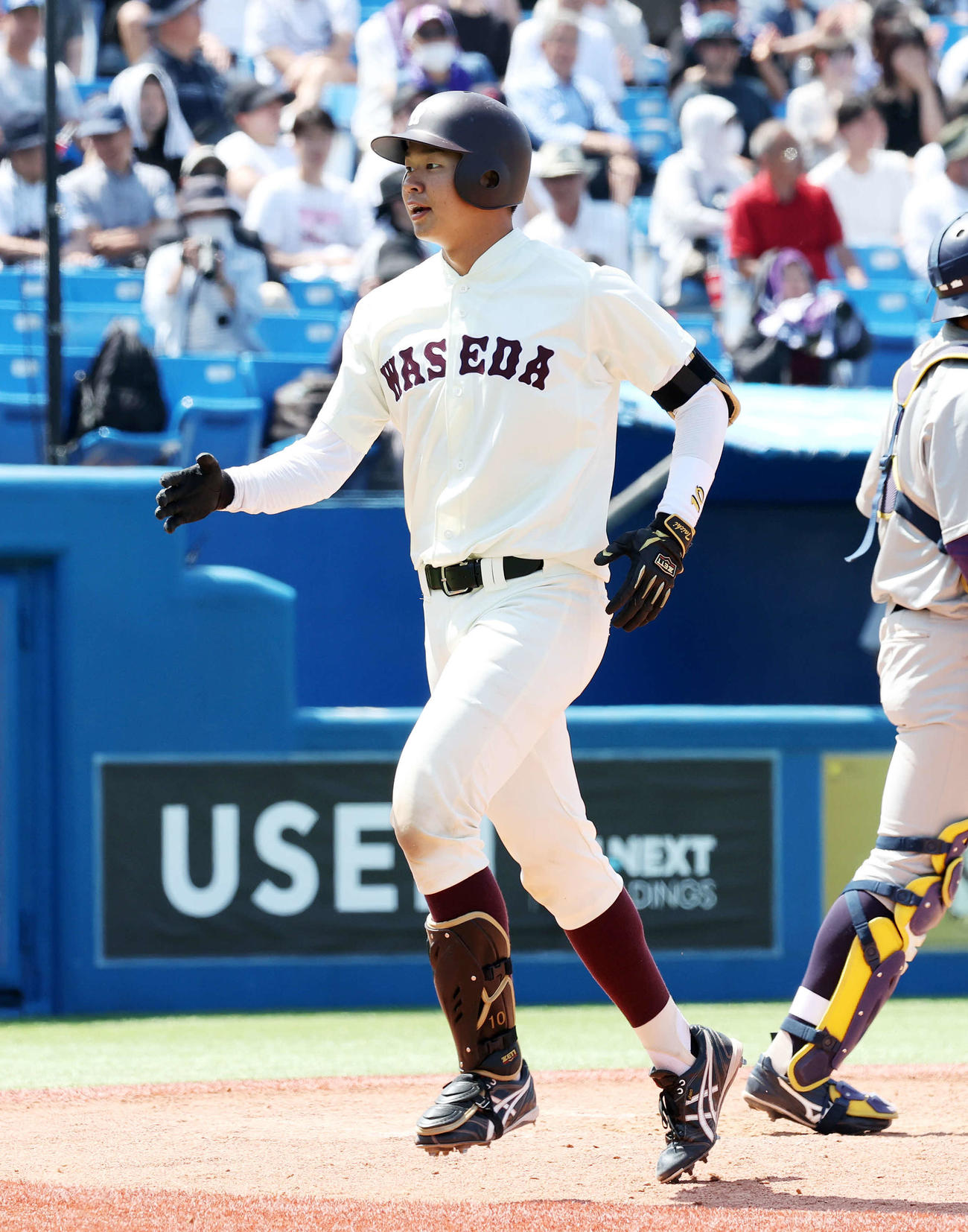 明大対早大　9回裏早大無死一塁、印出は左越え2点本塁打を放つ（撮影・鈴木正人）