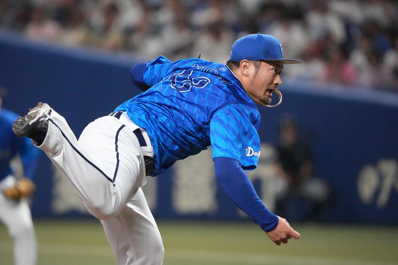 中日対DeNA 5回裏、DeNA2番手で登板する森唯（撮影・森本幸一）
