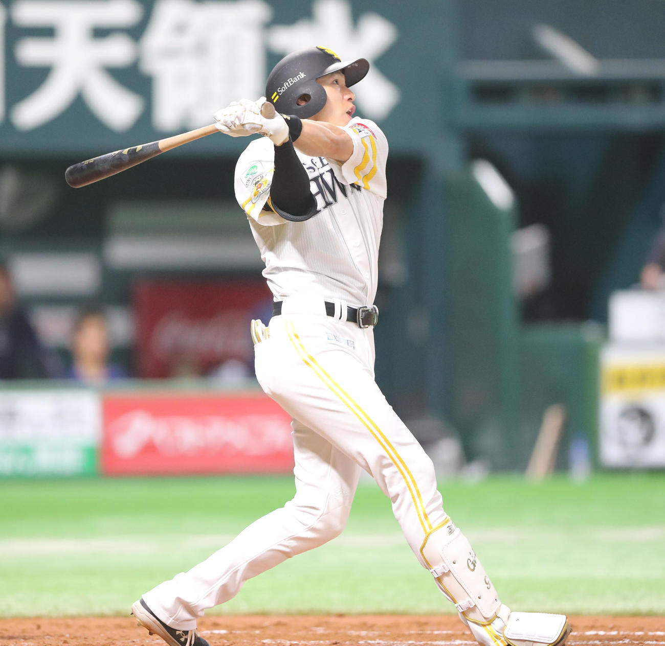 ソフトバンク対西武　9回裏ソフトバンク2死一、二塁、柳田は右中間に逆転サヨナラ3点本塁打を放つ（撮影・梅根麻紀）