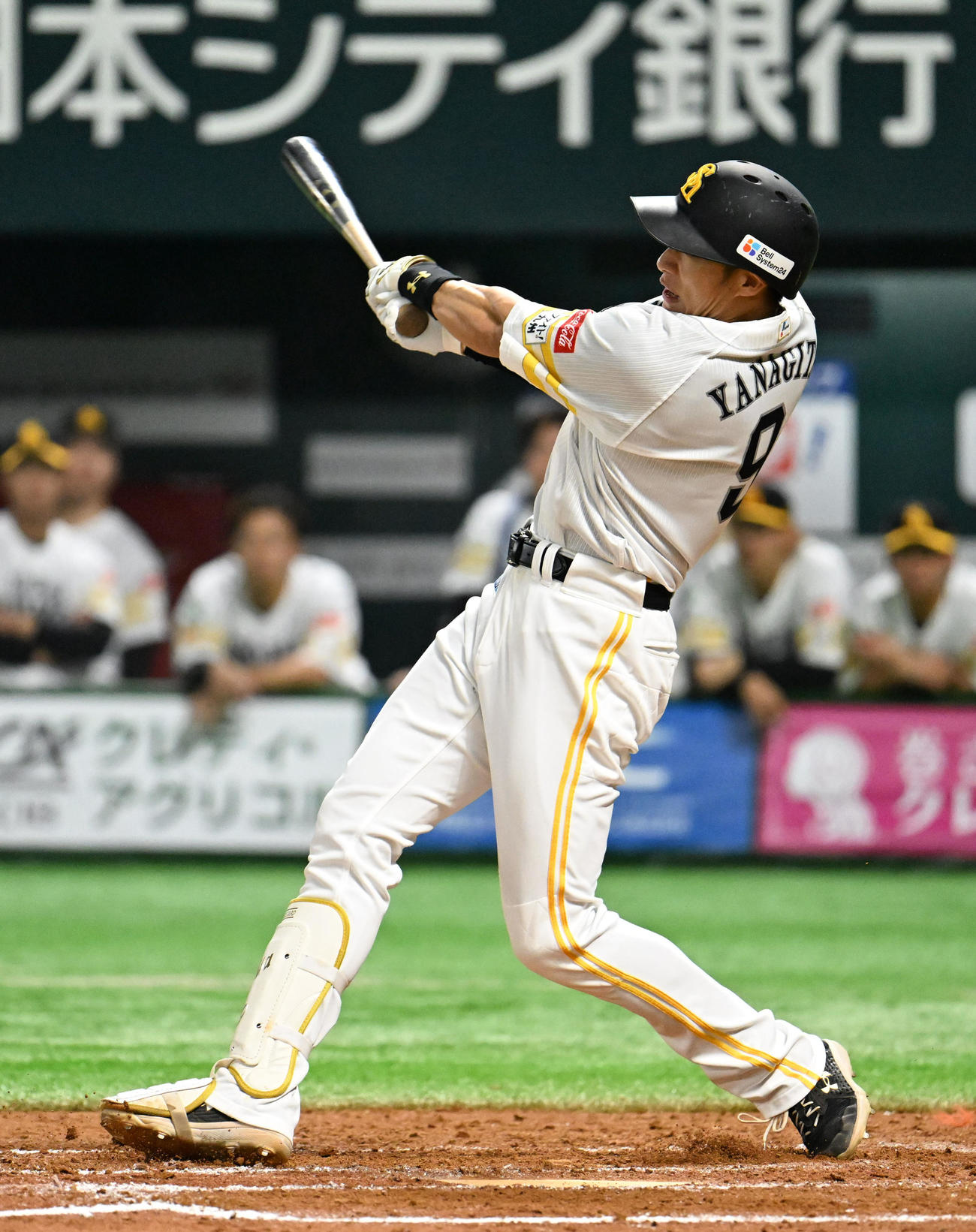 ソフトバンク対西武　9回裏ソフトバンク2死一二塁、柳田は逆転サヨナラ本塁打を放つ（撮影・林敢治）