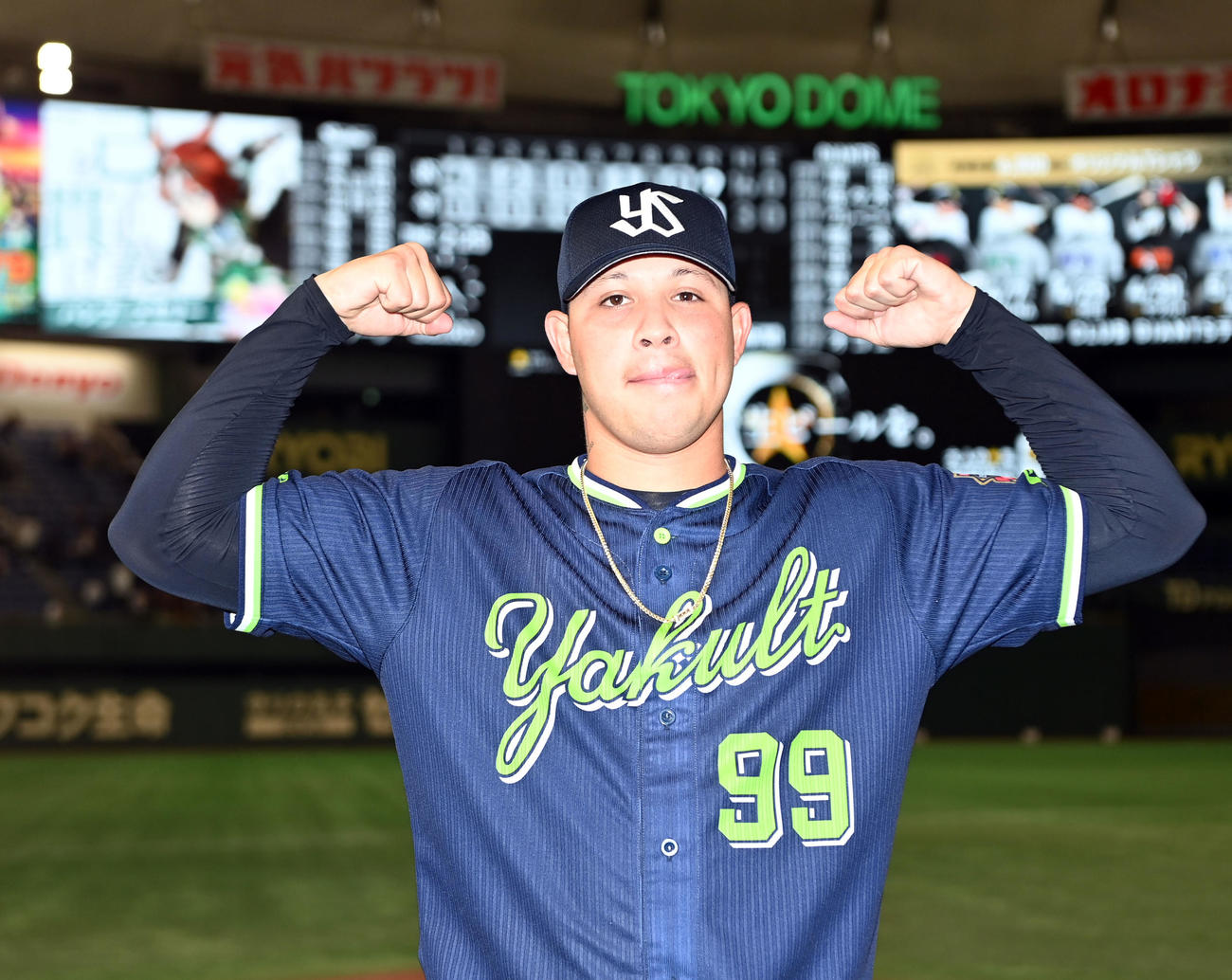 巨人対ヤクルト　来日初の完封勝利を飾ったヤクルトのヤフーレ（撮影・たえ見朱実）