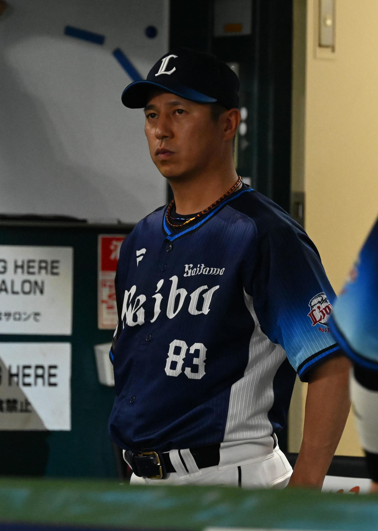 ソフトバンク対西武　逆転サヨナラ本塁打を許し厳しい表情を見せる平石コーチ（撮影・林敢治）