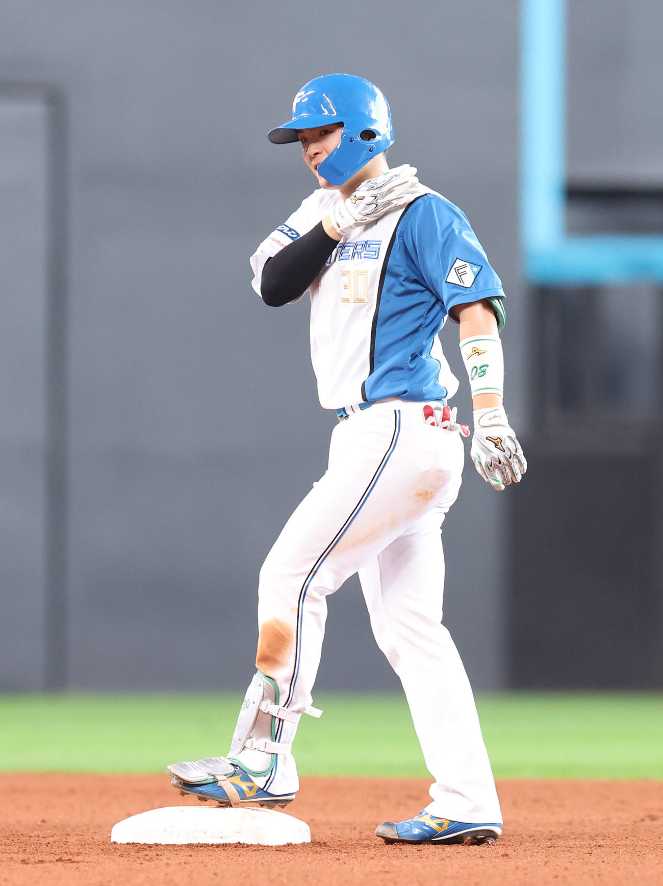 日本ハム対オリックス　8回裏日本ハム2死二塁、郡司は左前適時打を放ち「カバイエテポーズ」をする（撮影・佐藤翔太）