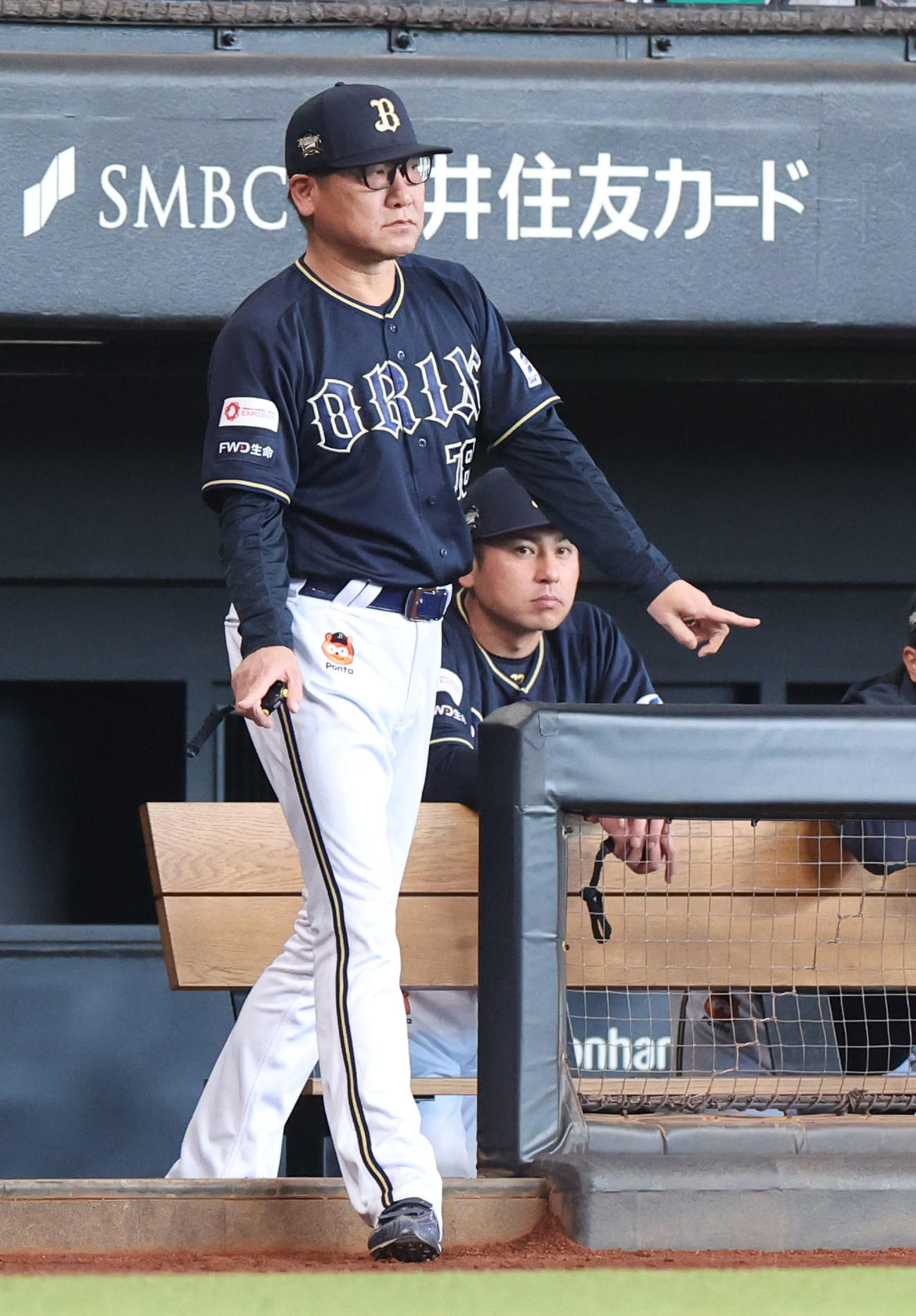 日本ハム対オリックス　3回表オリックス2死一塁、渡部の盗塁失敗の判定にリプレー検証を要求する中嶋監督（撮影・佐藤翔太）