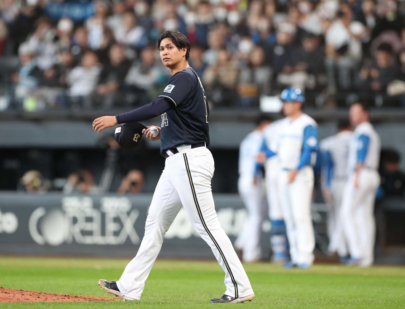 日本ハム対オリックス　8回裏日本ハム2死二塁、郡司に適時打を浴びる宇田川（撮影・黒川智章）