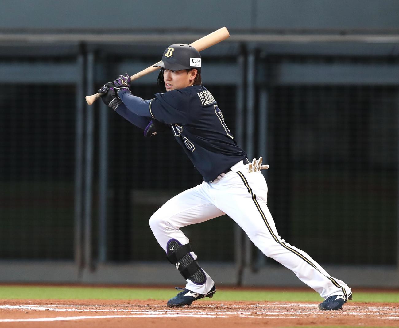 日本ハム対オリックス　3回表オリックス1死中前打を放つ渡部（撮影・黒川智章）