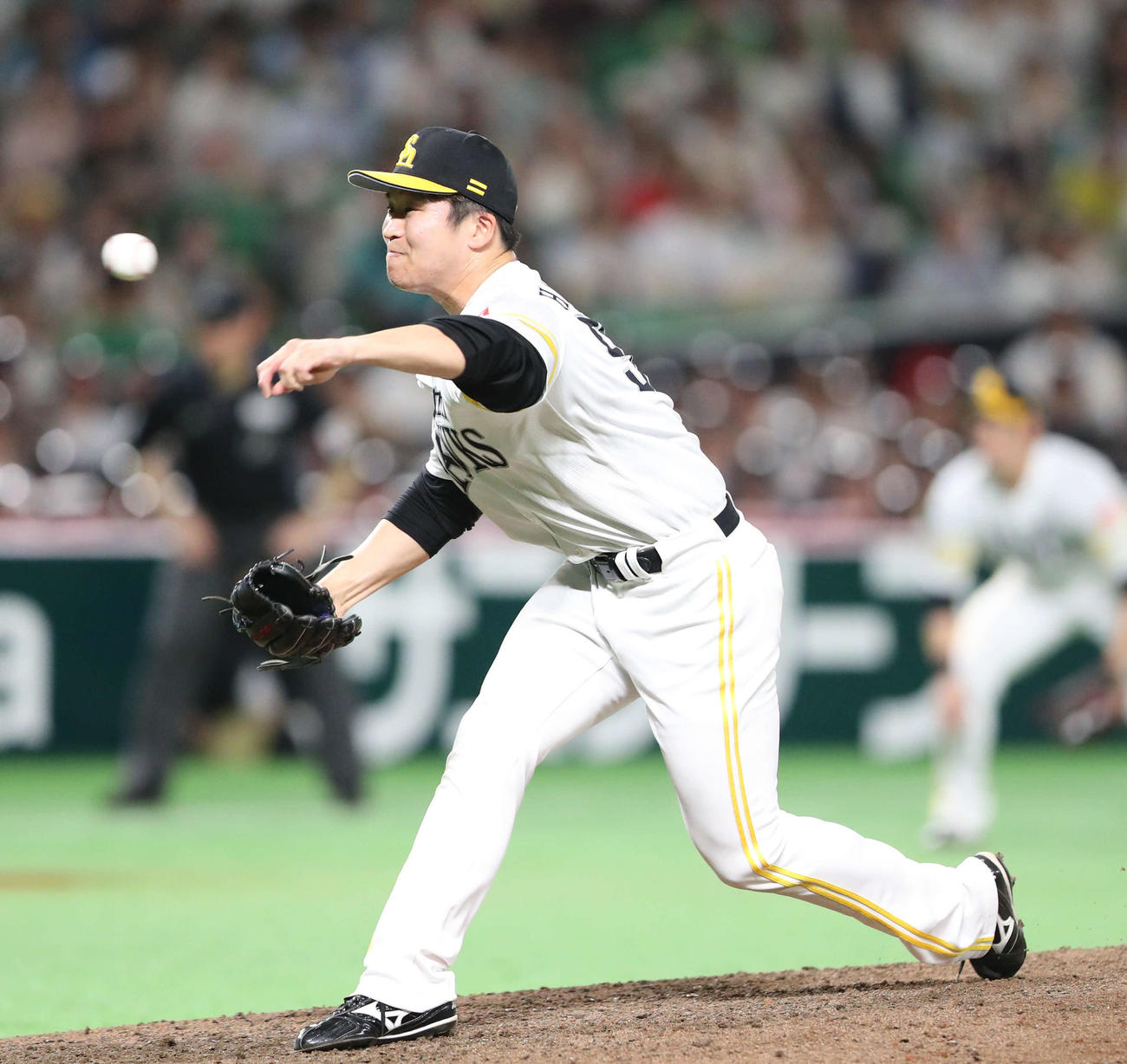 ソフトバンク対西武　9回に登板し無失点に抑えた長谷川はサヨナラでプロ初勝利をあげる（撮影・梅根麻紀）
