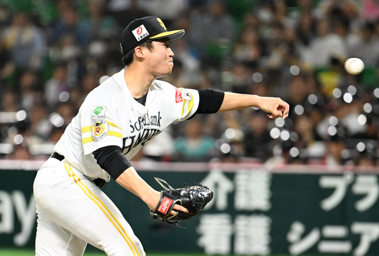 ソフトバンク対西武　ソフトバンク4番手投手・長谷川（撮影・林敢治）