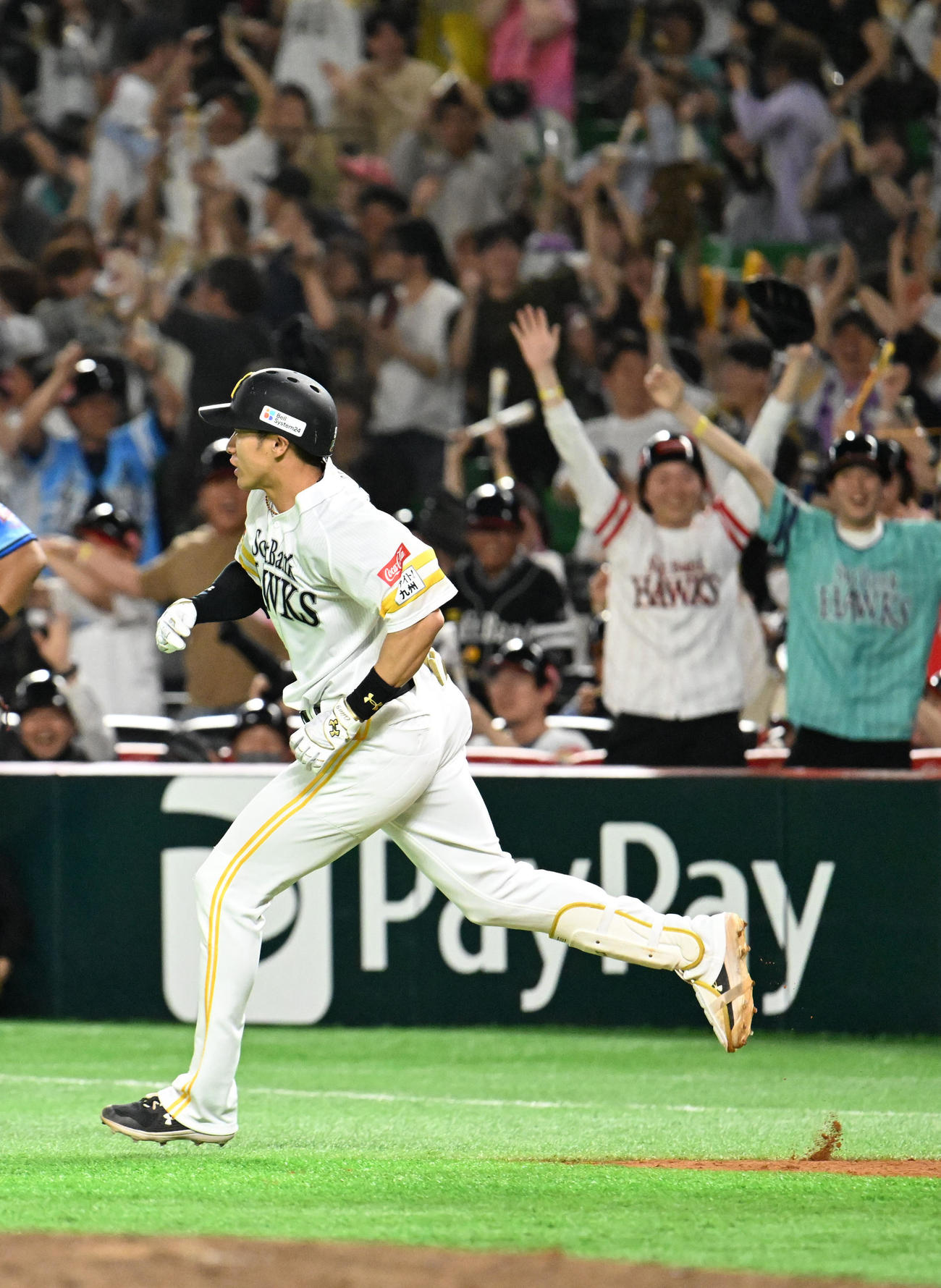 ソフトバンク対西武　9回裏ソフトバンク2死一二塁、柳田は逆転サヨナラ本塁打を放つ（撮影・林敢治）
