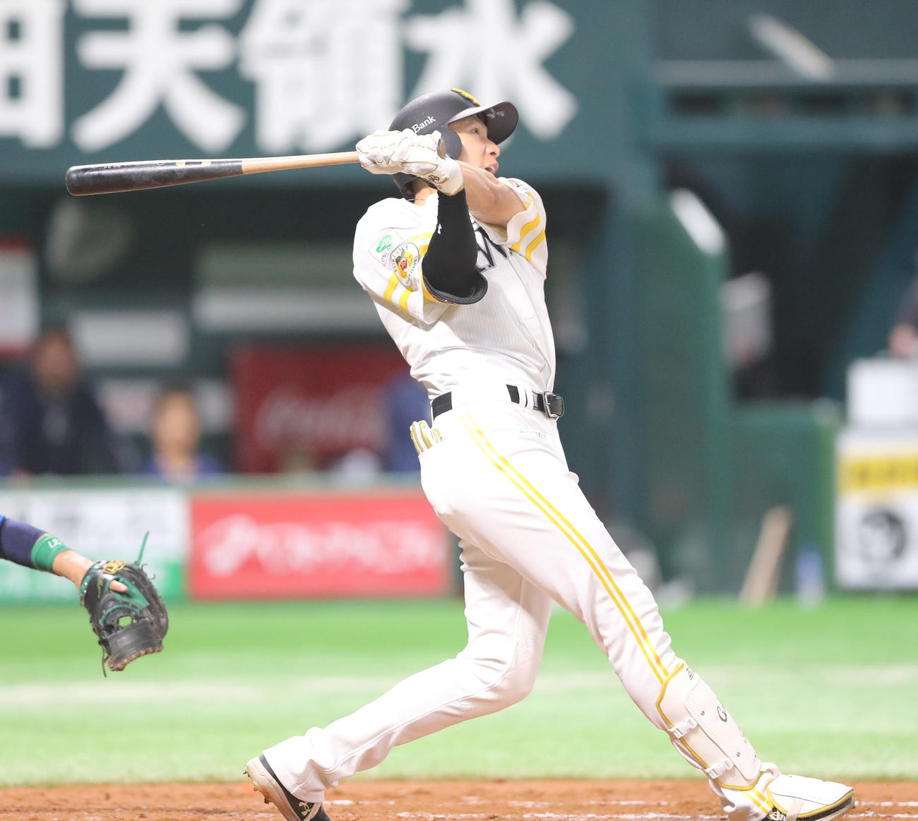 ソフトバンク対西武　9回裏ソフトバンク2死一、二塁、柳田は右中間に逆転サヨナラ3点本塁打を放つ（撮影・梅根麻紀）