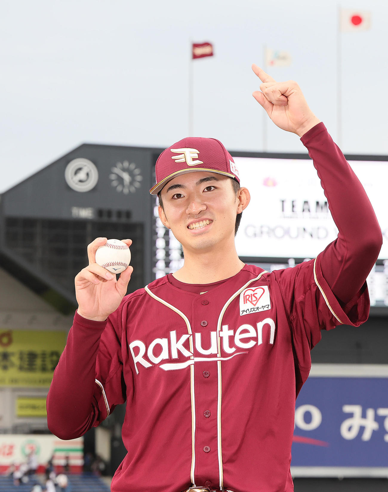 ロッテ対楽天　5回4失点で今季初勝利を挙げた楽天荘司（撮影・足立雅史）