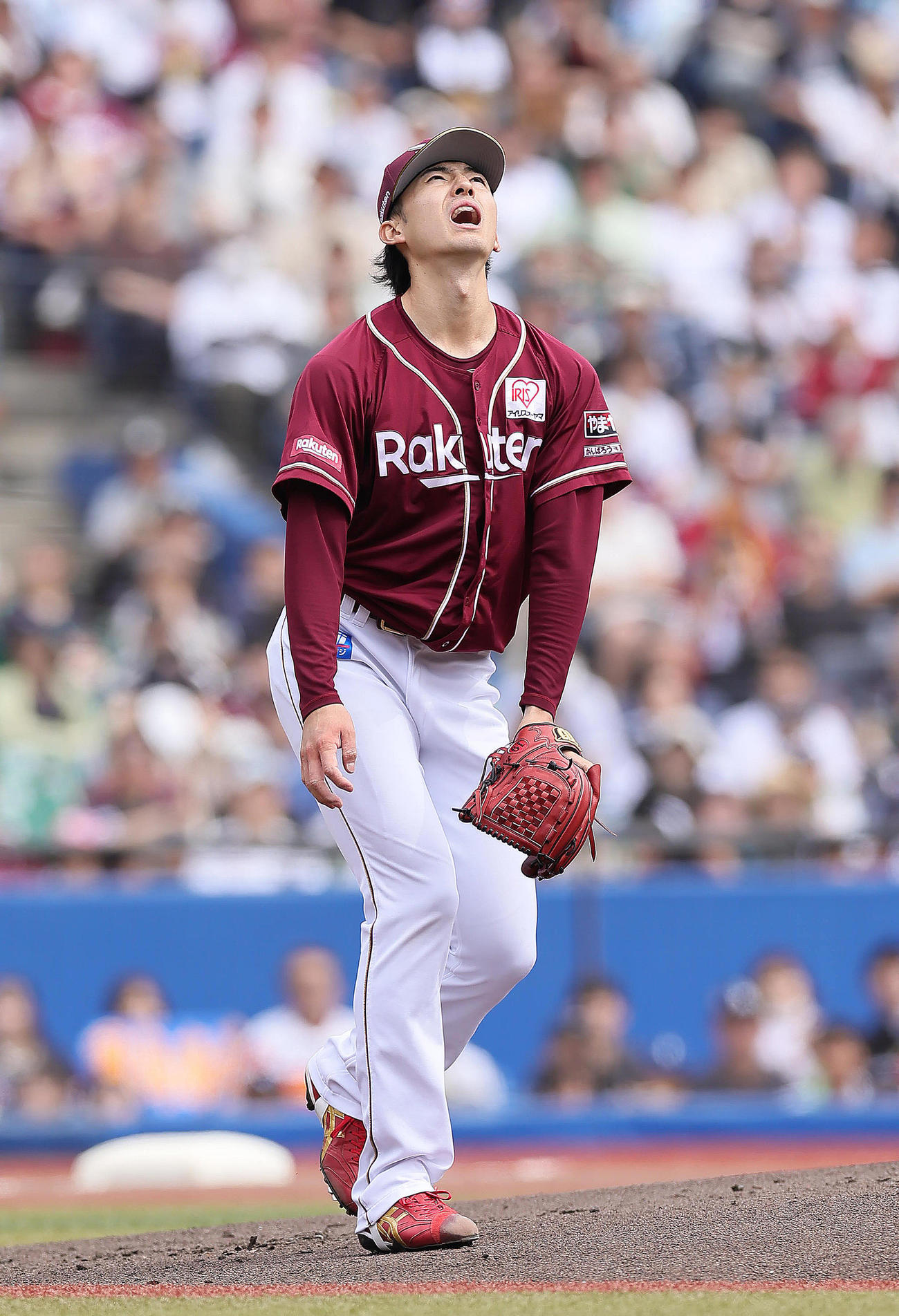 ロッテ対楽天　1回裏ロッテ1死、藤岡に右越え本塁打を浴びた荘司（撮影・足立雅史）