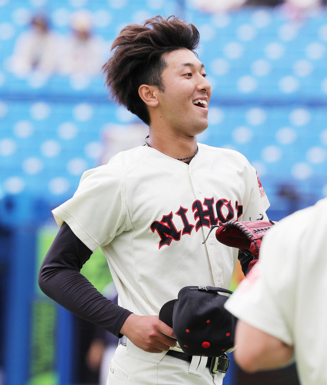 日大対中大　笑顔でベンチに戻る日大・市川（撮影・野上伸悟）