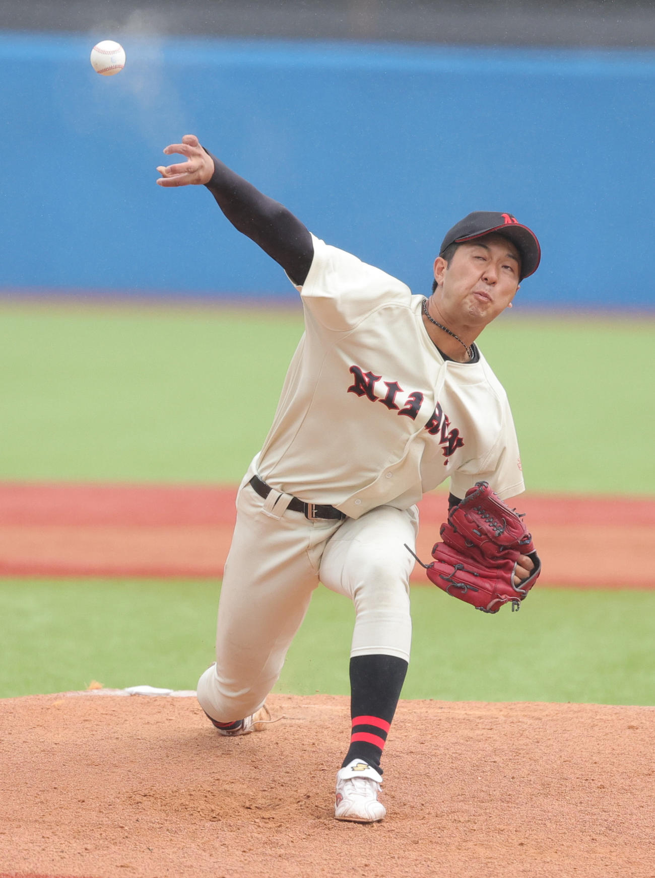 日大対中大　力投する日大・市川（撮影・野上伸悟）