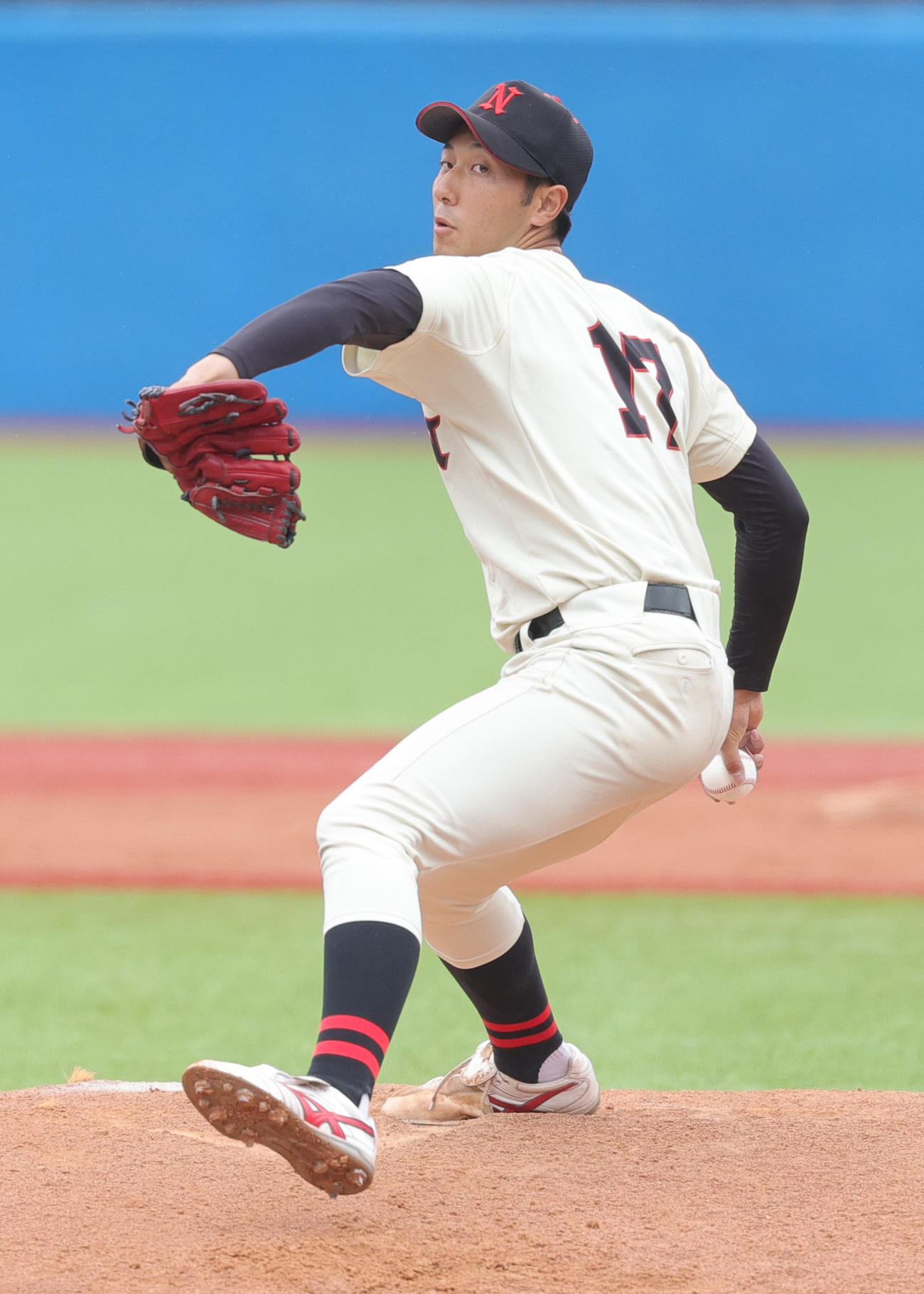 日大対中大　力投する日大・市川（撮影・野上伸悟）