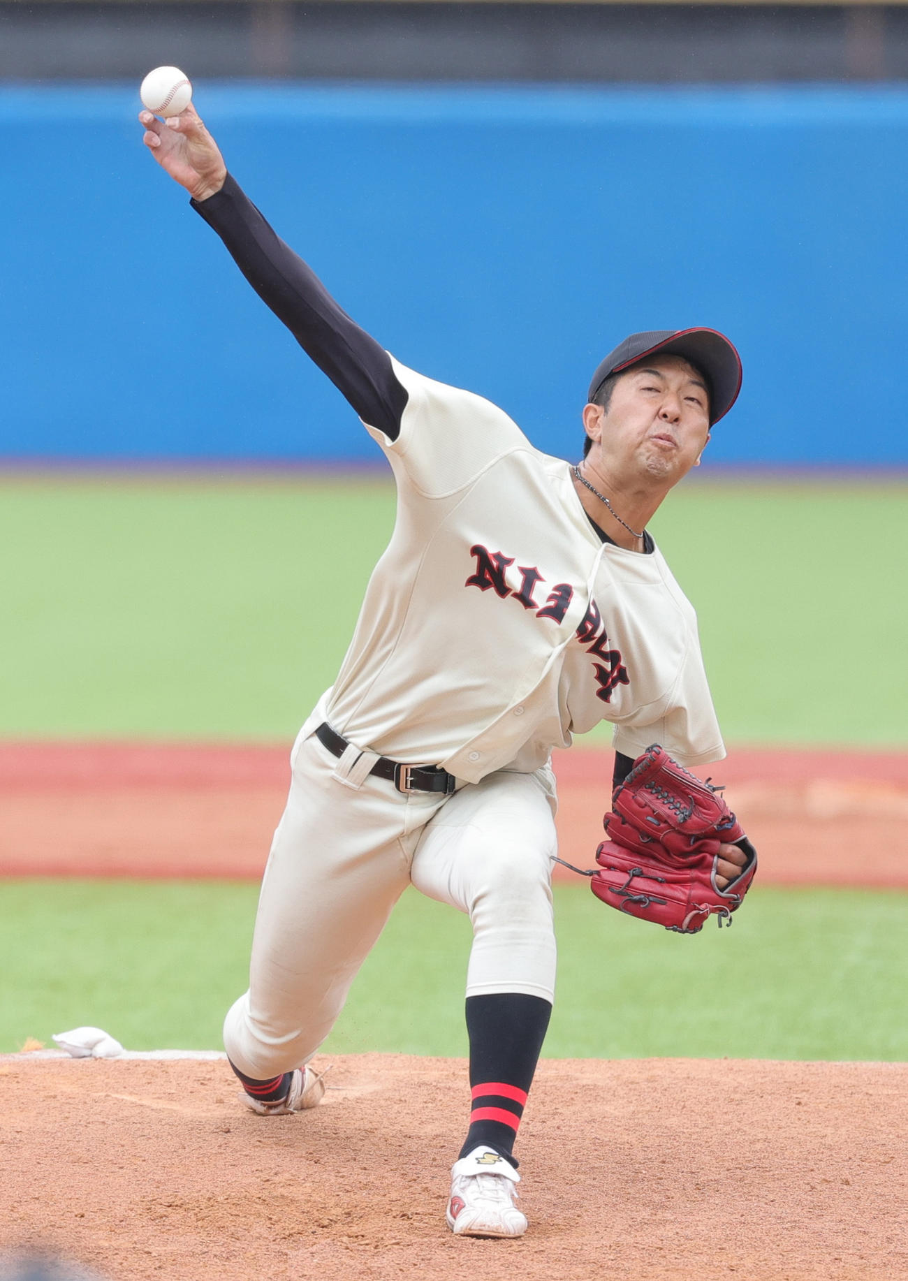 日大対中大　力投する日大・市川（撮影・野上伸悟）
