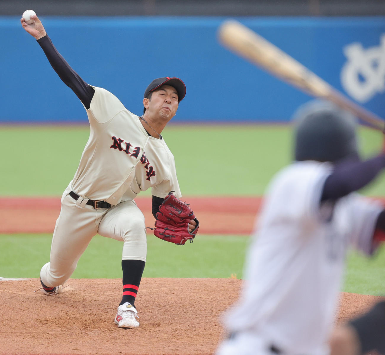 日大対中大　力投する日大・市川（撮影・野上伸悟）