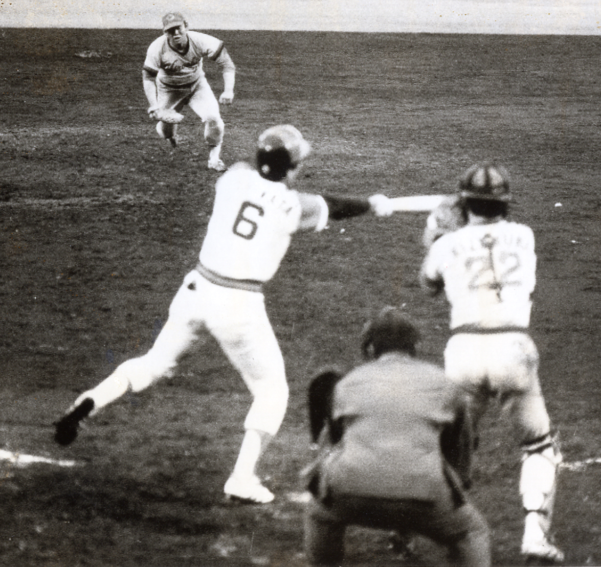 79年日本シリーズ第7戦　近鉄対広島　9回裏近鉄1死満塁、石渡茂のスクイズを外し、絶体絶命のピンチを救った広島・江夏豊