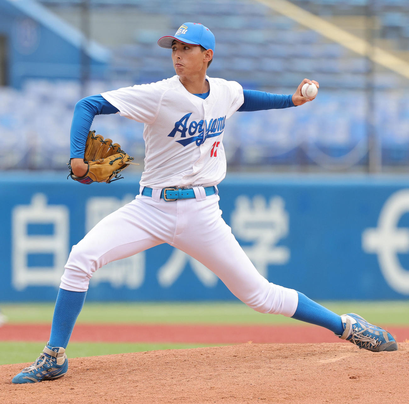 青学大対駒大　力投する青学大のヴァデルナ（撮影・野上伸悟）
