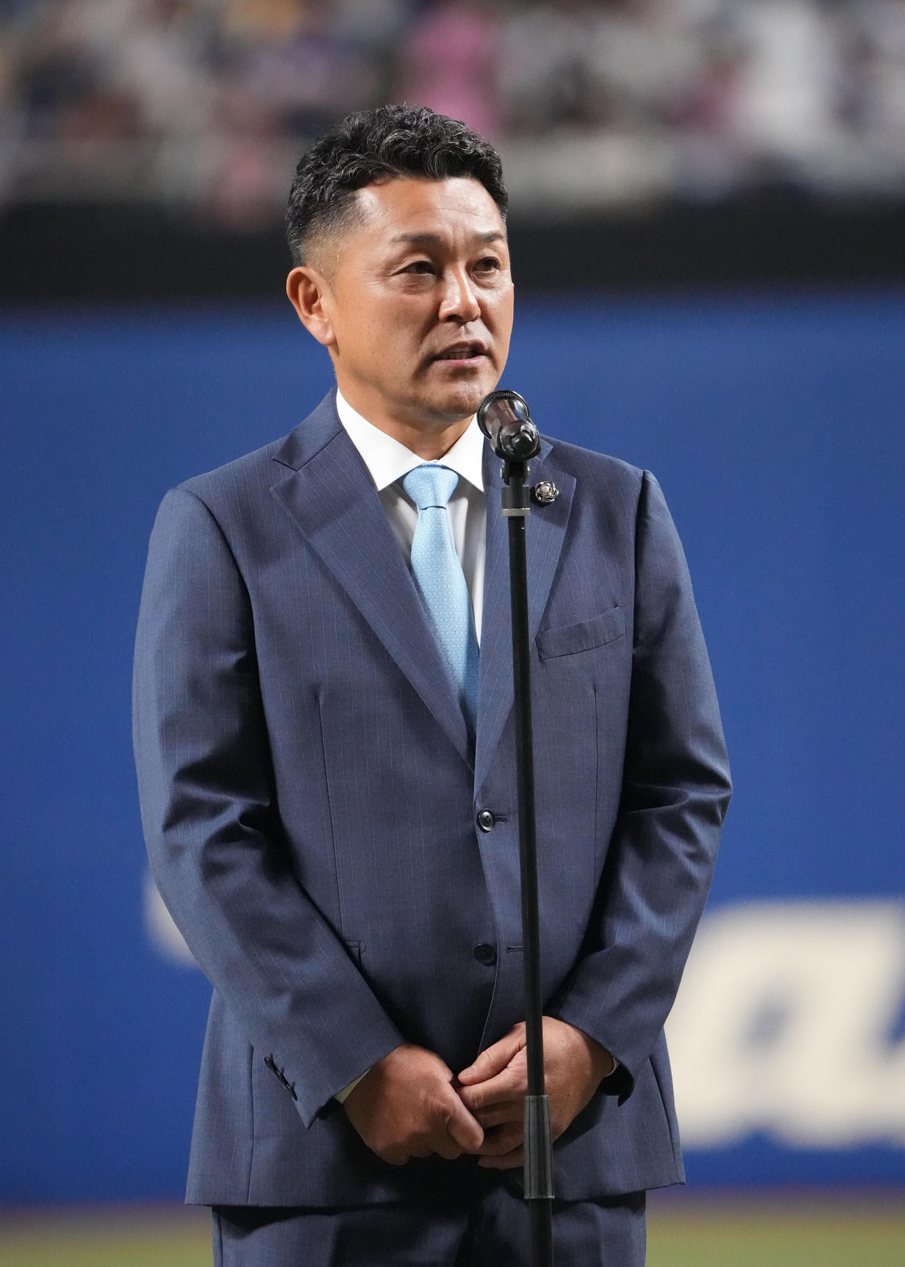 中日対DeNA　試合前に行われた野球殿堂入りセレモニーで話をする谷繁元信氏（撮影・森本幸一）