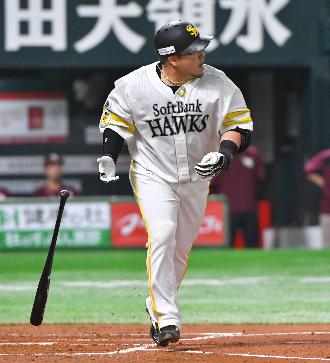 ソフトバンク対楽天　2回裏ソフトバンク無死、山川は先制の中越え本塁打を放つ（撮影・岩下翔太）