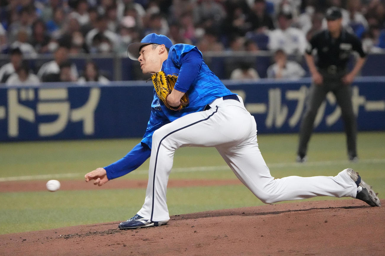 中日対DeNA 1回裏、登板するDeNA先発の中川颯（撮影・森本幸一）