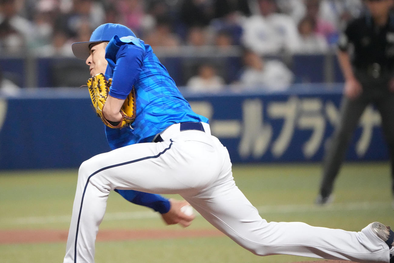 中日対DeNA 1回裏、登板するDeNA先発の中川颯（撮影・森本幸一）