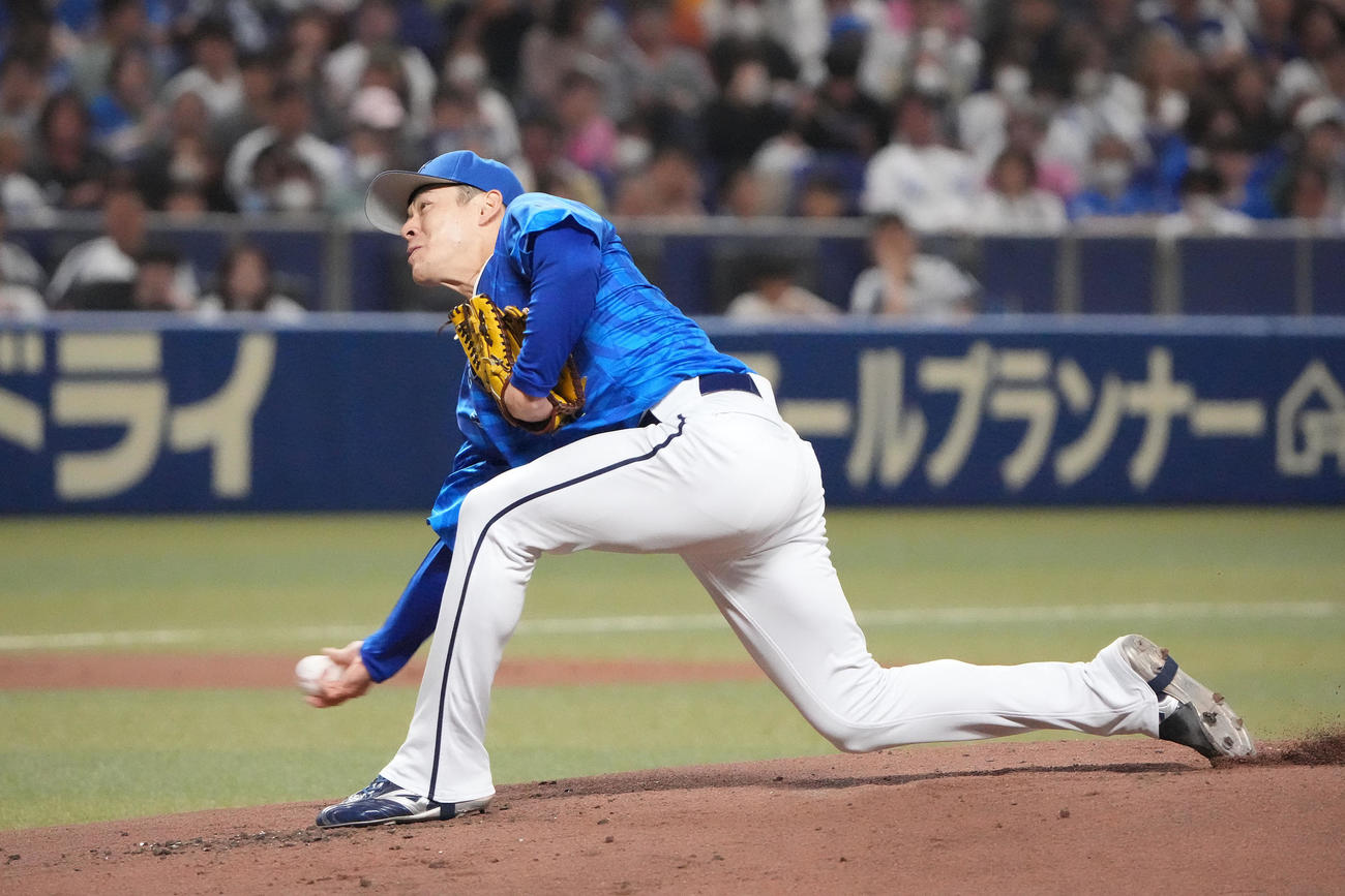 中日対DeNA 1回裏、登板するDeNA先発の中川颯（撮影・森本幸一）