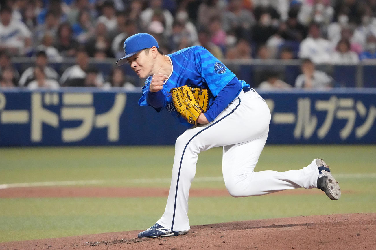 中日対DeNA 1回裏、登板するDeNA先発の中川颯（撮影・森本幸一）