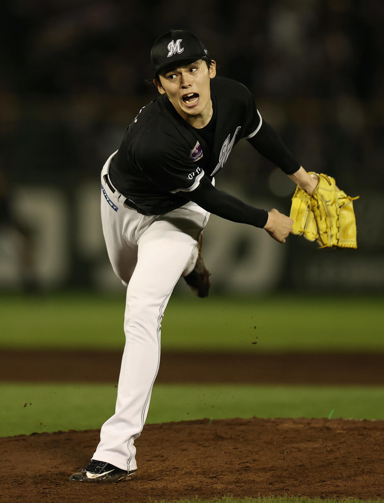 オリックス対ロッテ　5回裏、力投するロッテ佐々木（撮影・前田充）