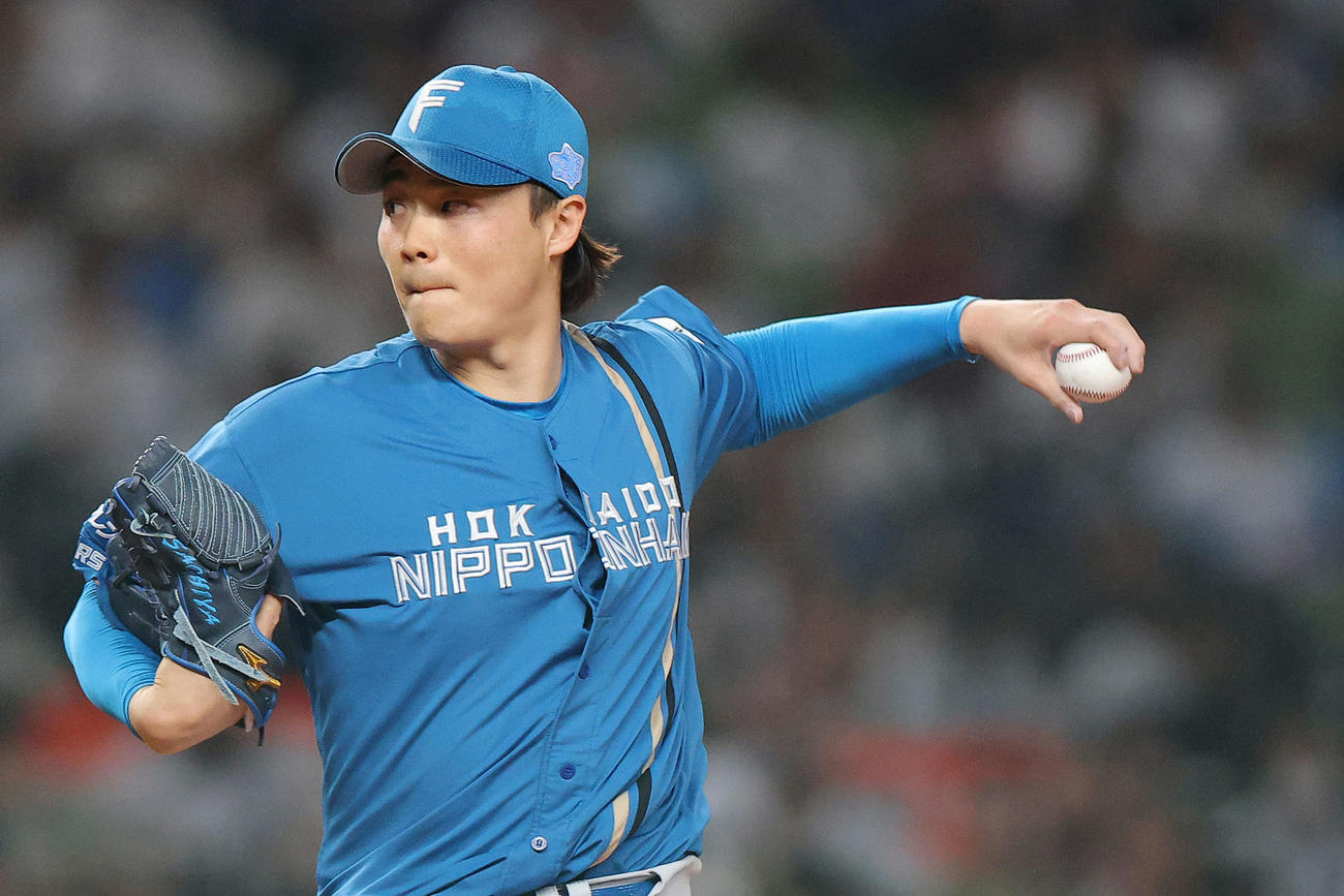 西武対日本ハム　2回裏、力投する山崎（撮影・河田真司）