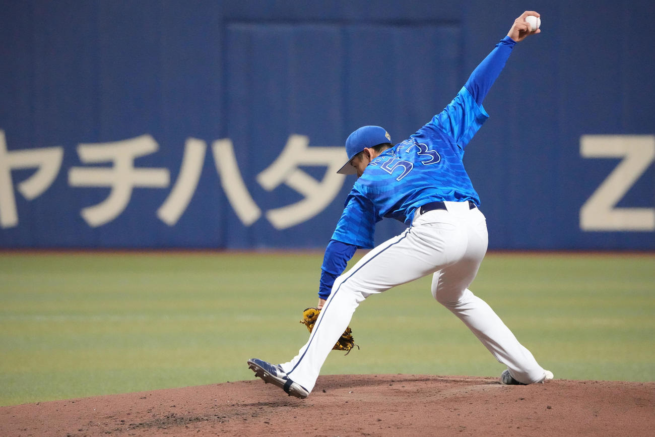 中日対DeNA 3回裏、力投するDeNA先発の中川颯（撮影・森本幸一）