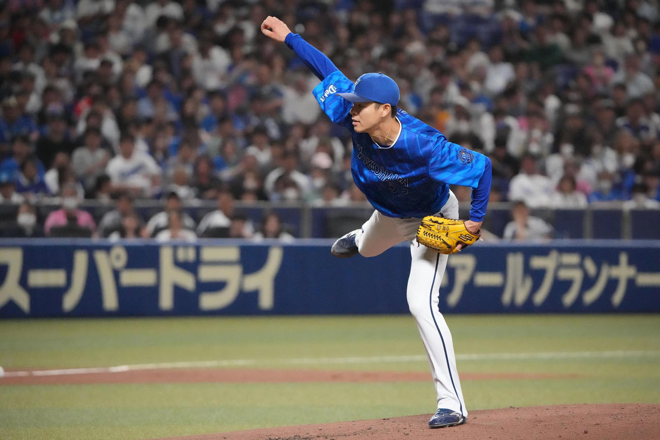 中日対DeNA 1回裏、登板するDeNA先発の中川颯（撮影・森本幸一）