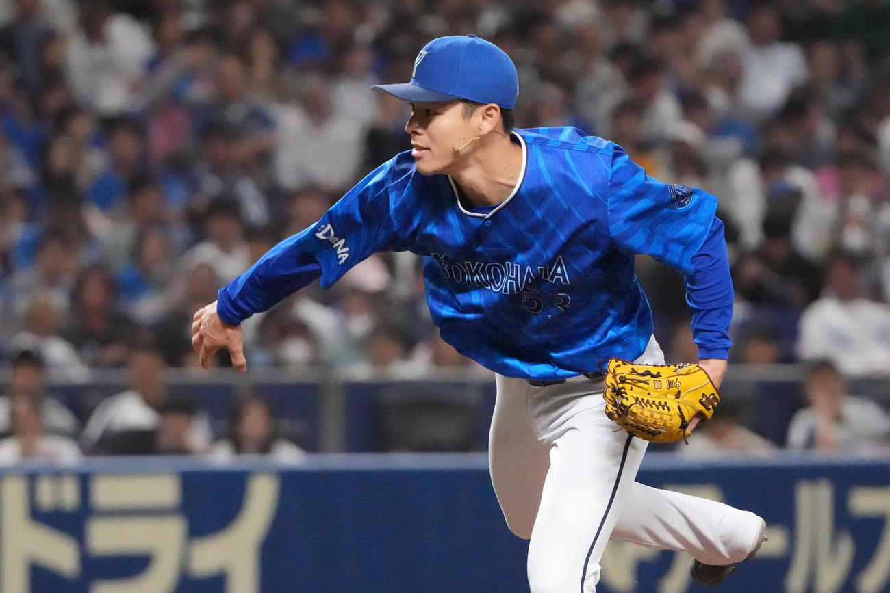 中日対DeNA 1回裏、登板するDeNA先発の中川颯（撮影・森本幸一）