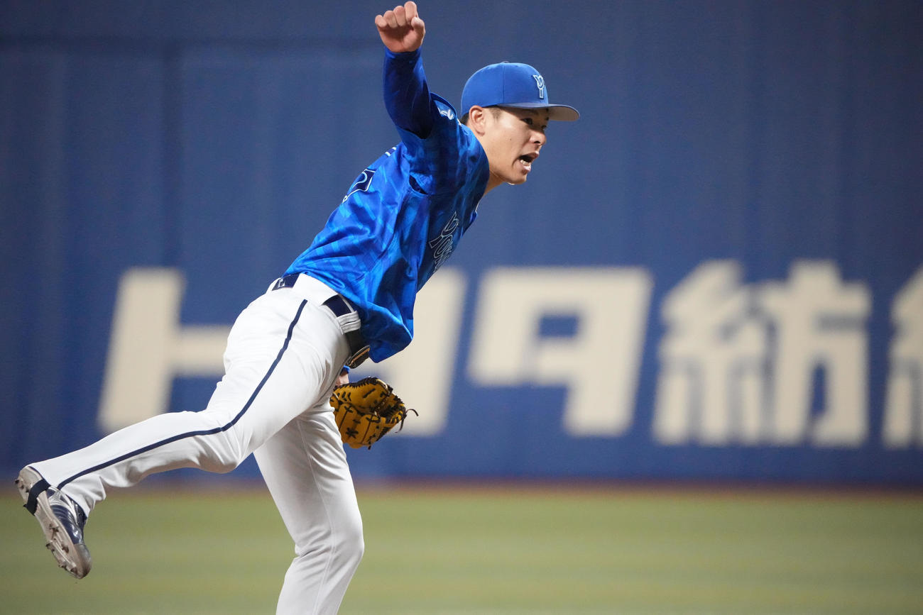 中日対DeNA 5回裏、力投するDeNA先発の中川颯（撮影・森本幸一）