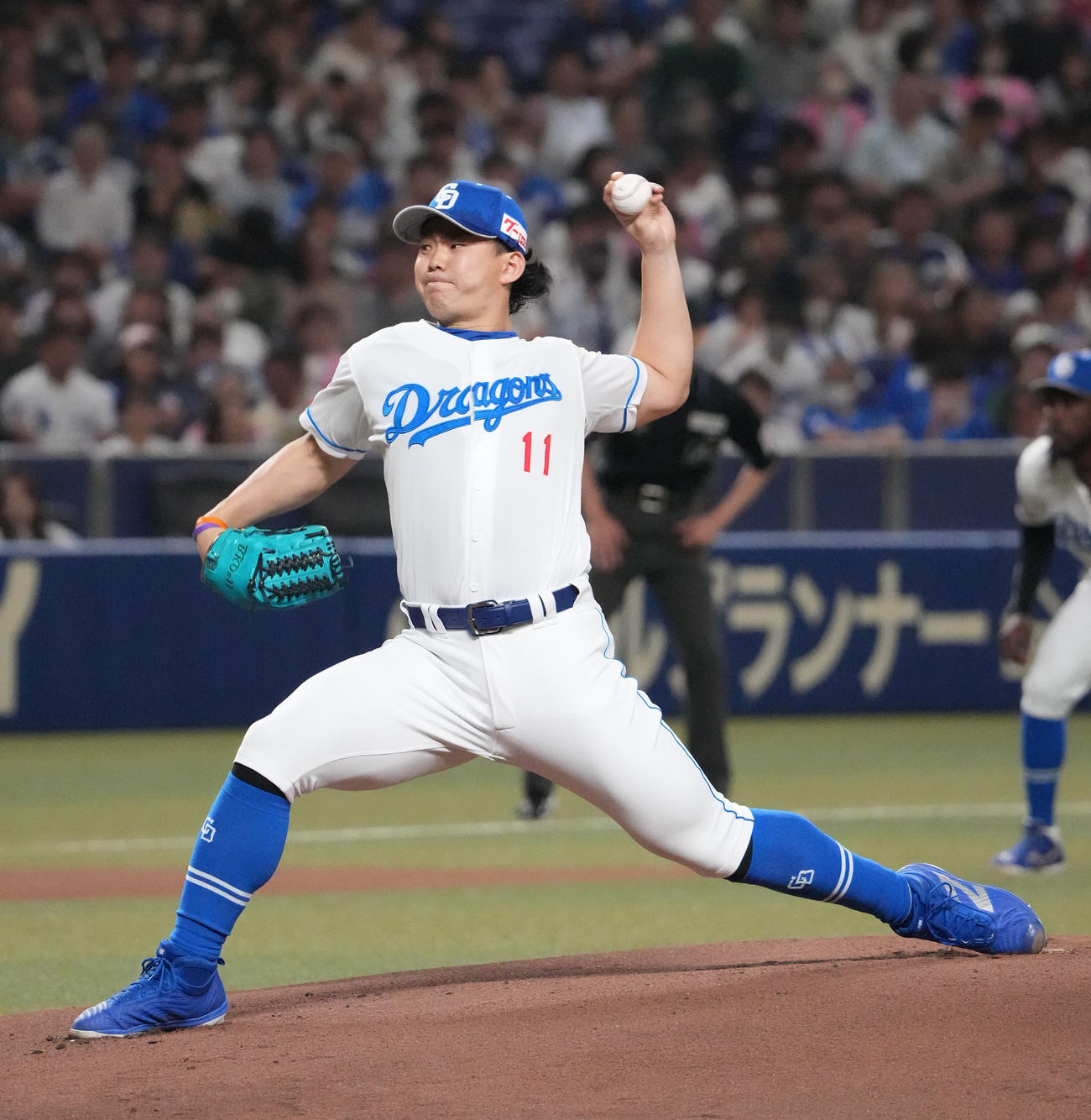 中日対DeNA 1回表、登板する中日先発の小笠原（撮影・森本幸一）