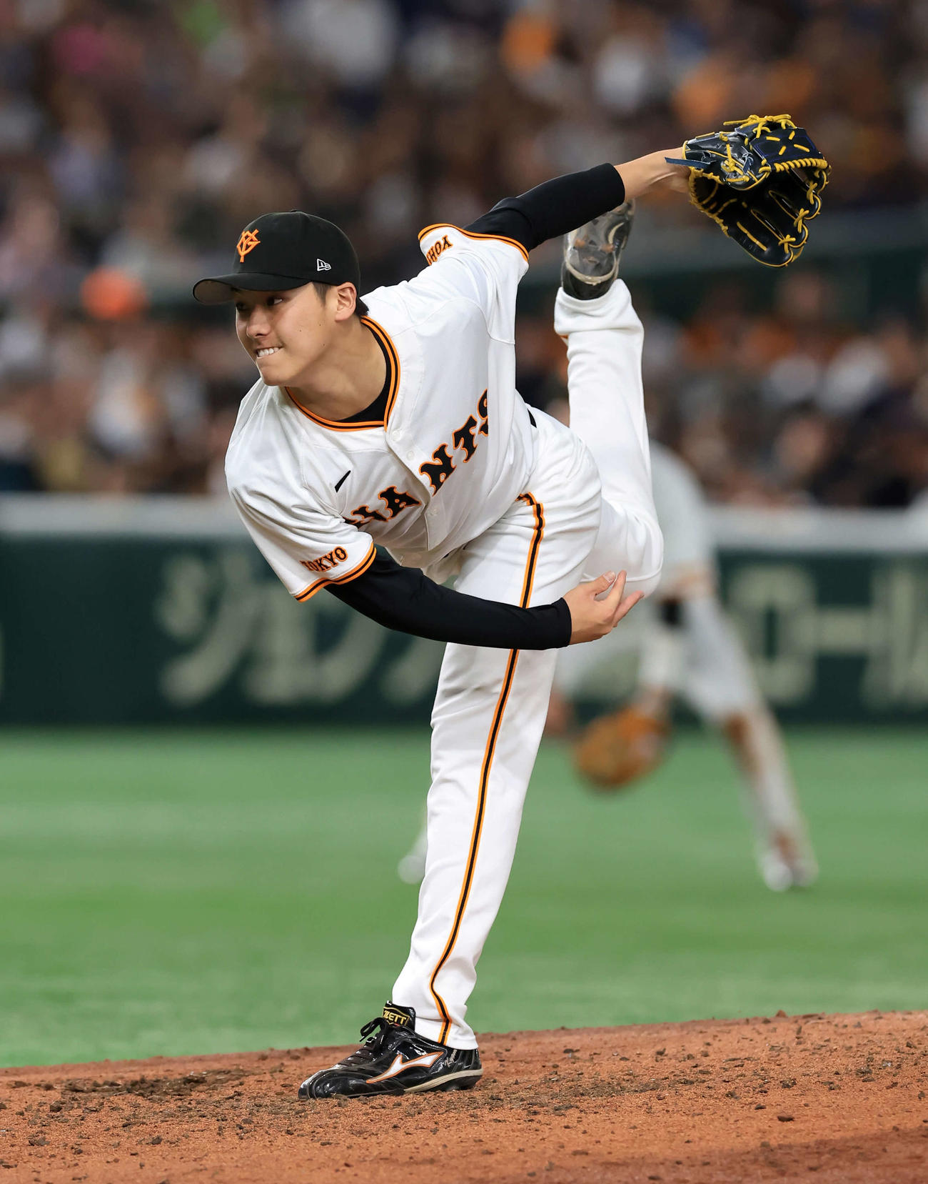 巨人対ヤクルト　6回表ヤクルトの攻撃で登板した京本（撮影・浅見桂子）