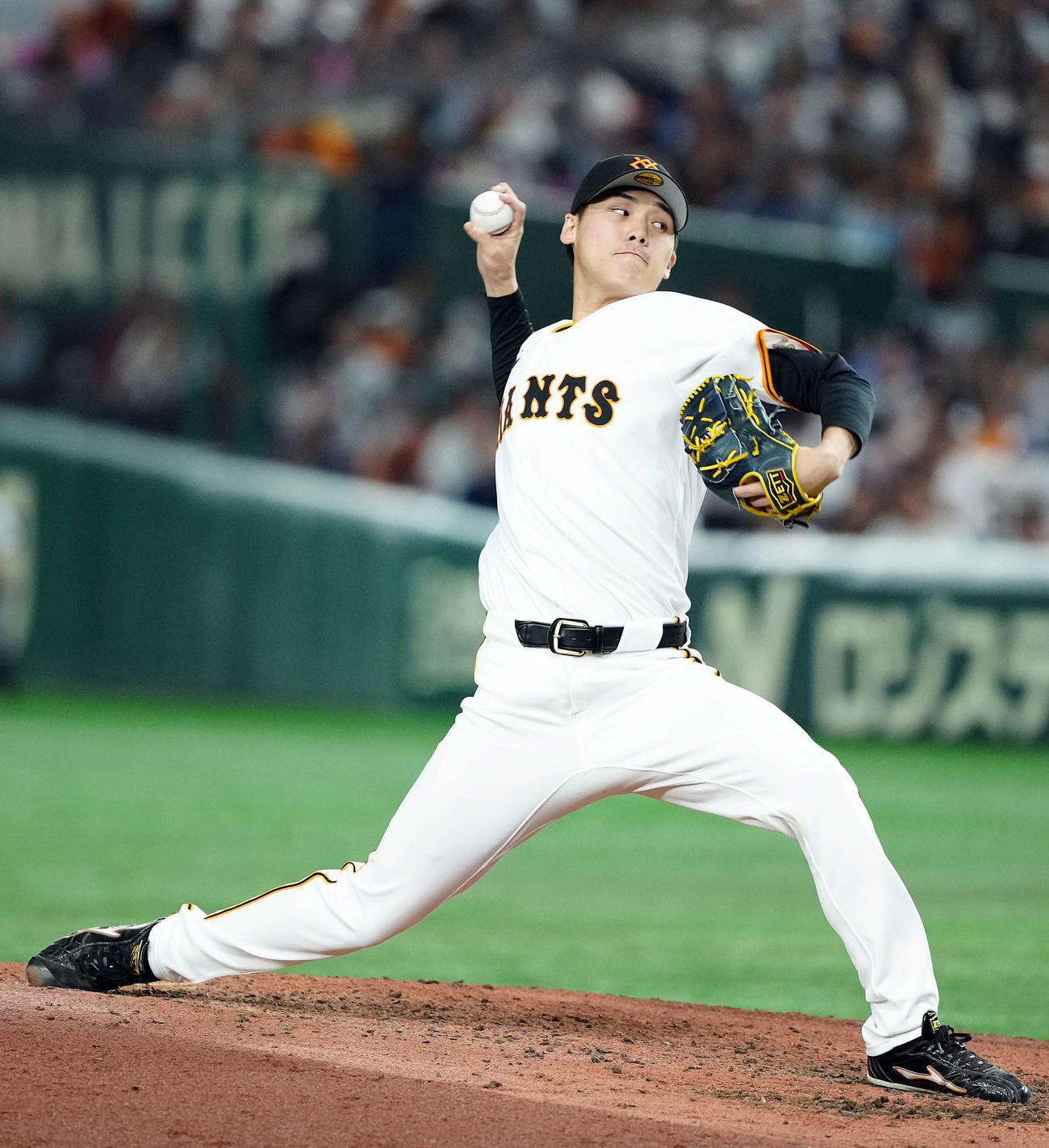 巨人対ヤクルト　6回からマウンドに上がったヤクルト京本（撮影・たえ見朱実）