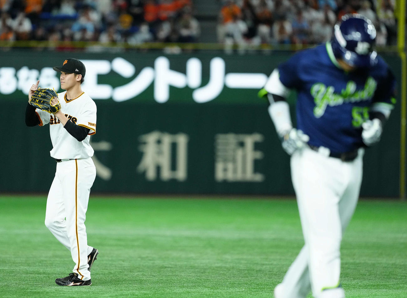 巨人対ヤクルト　6回表ヤクルト無死、村上宗隆を左飛に仕留める京本（撮影・たえ見朱実）