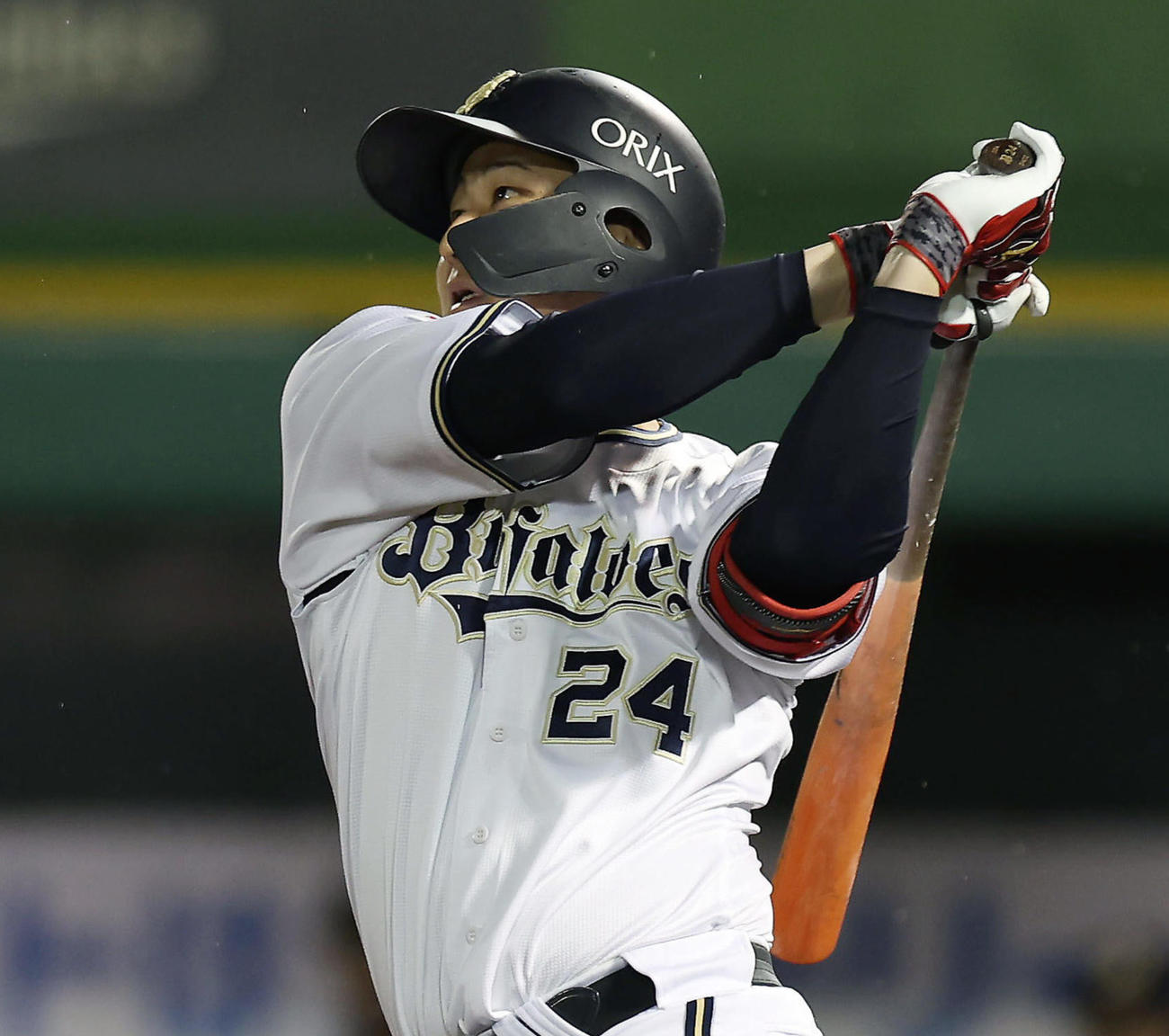 オリックス対ロッテ　5回裏オリックス2死、中越え本塁打を放つ紅林（撮影・前田充）