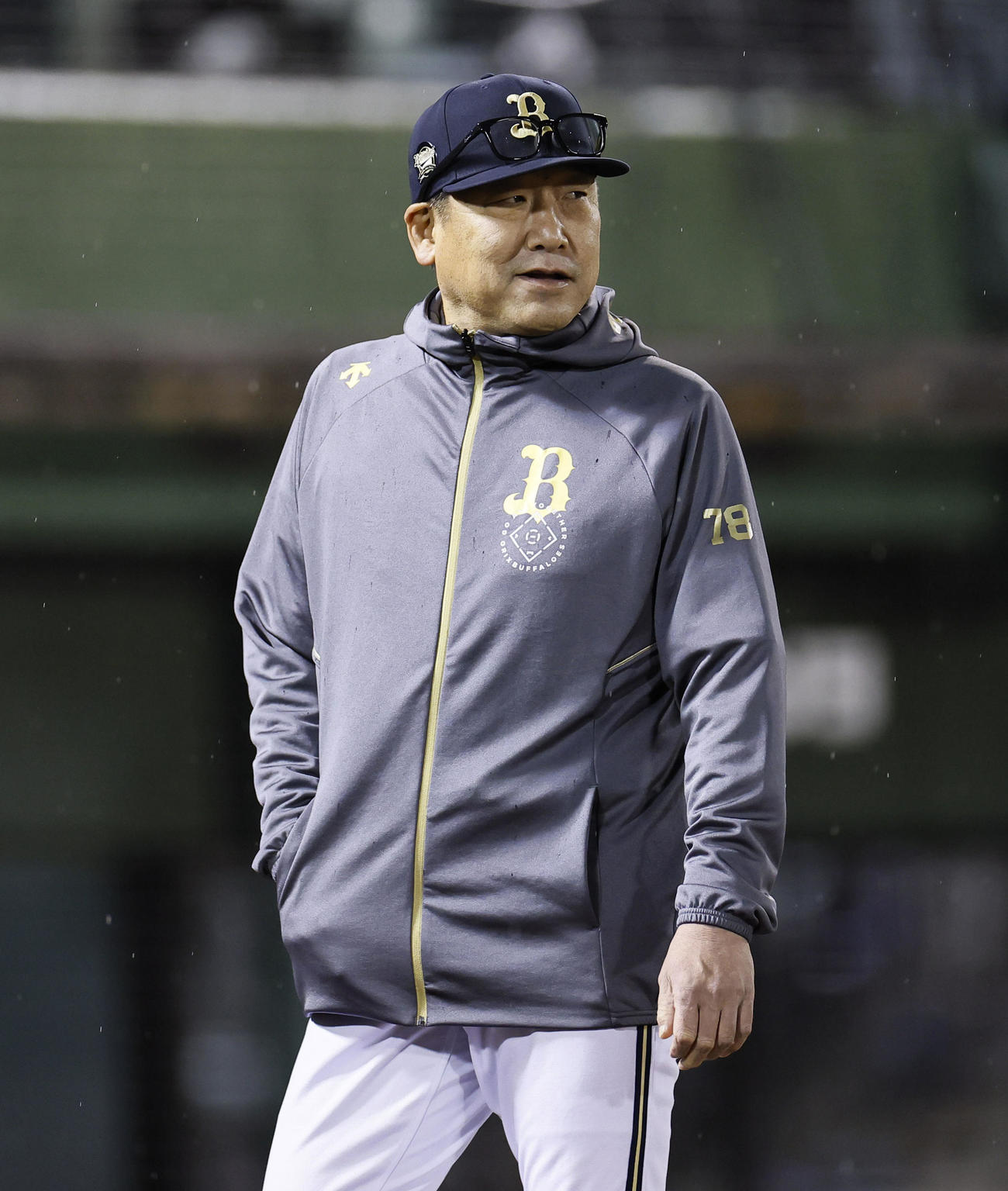 オリックス対ロッテ　9回、交代を告げるオリックス中嶋監督（撮影・藤尾明華）