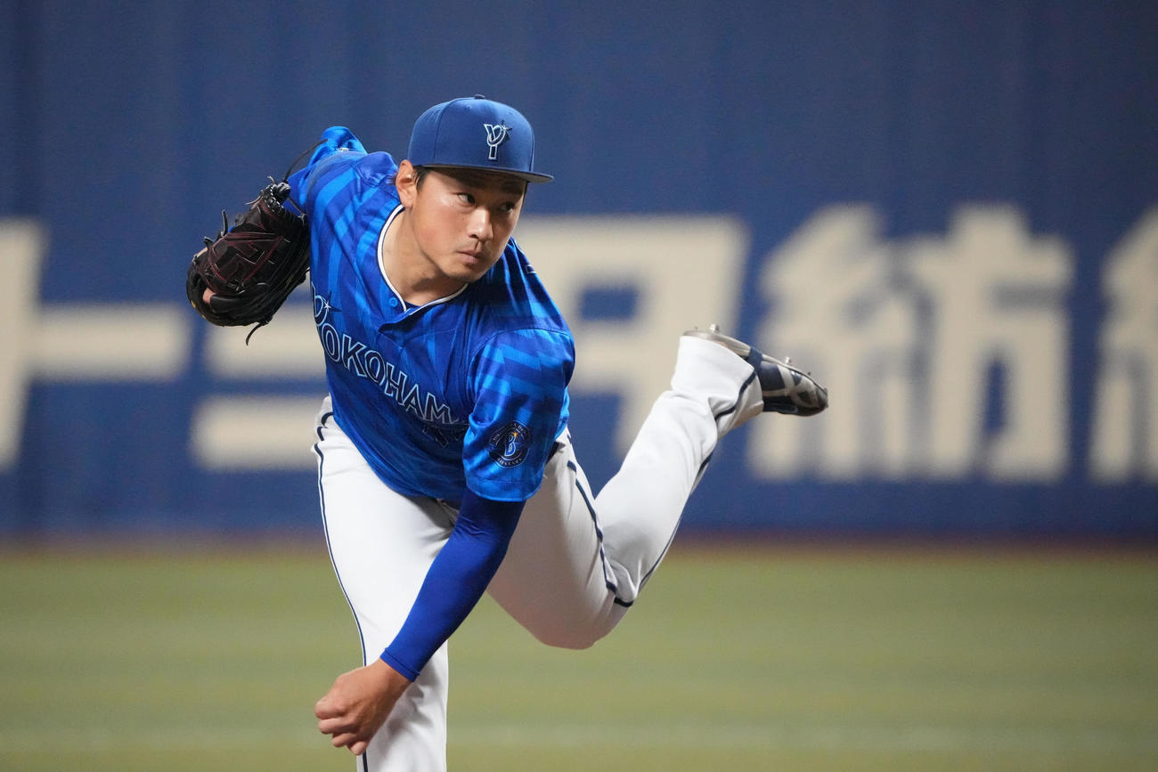 中日対DeNA 5回表、力投するDeNA先発の石田健（撮影・森本幸一）
