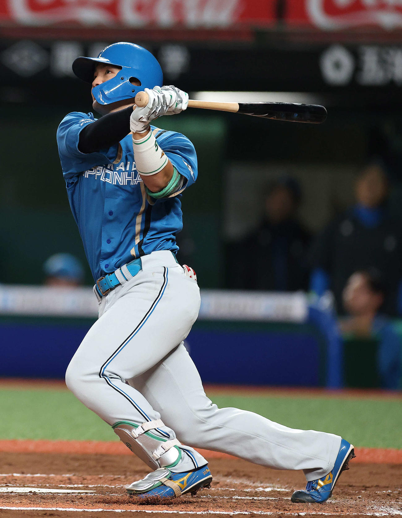 西武対日本ハム　7回表日本ハム2死、左越えソロ本塁打を放つ郡司（撮影・河田真司）