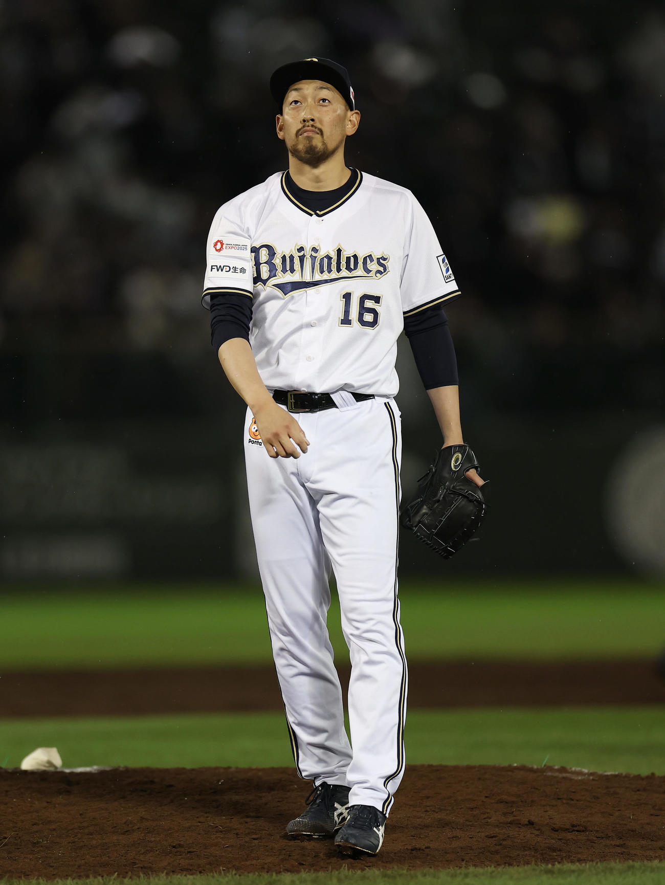 オリックス対ロッテ　9回表ロッテ1死満塁、安田に逆転2点適時二塁打を浴び、厳しい表情を見せる平野佳（撮影・前田充）